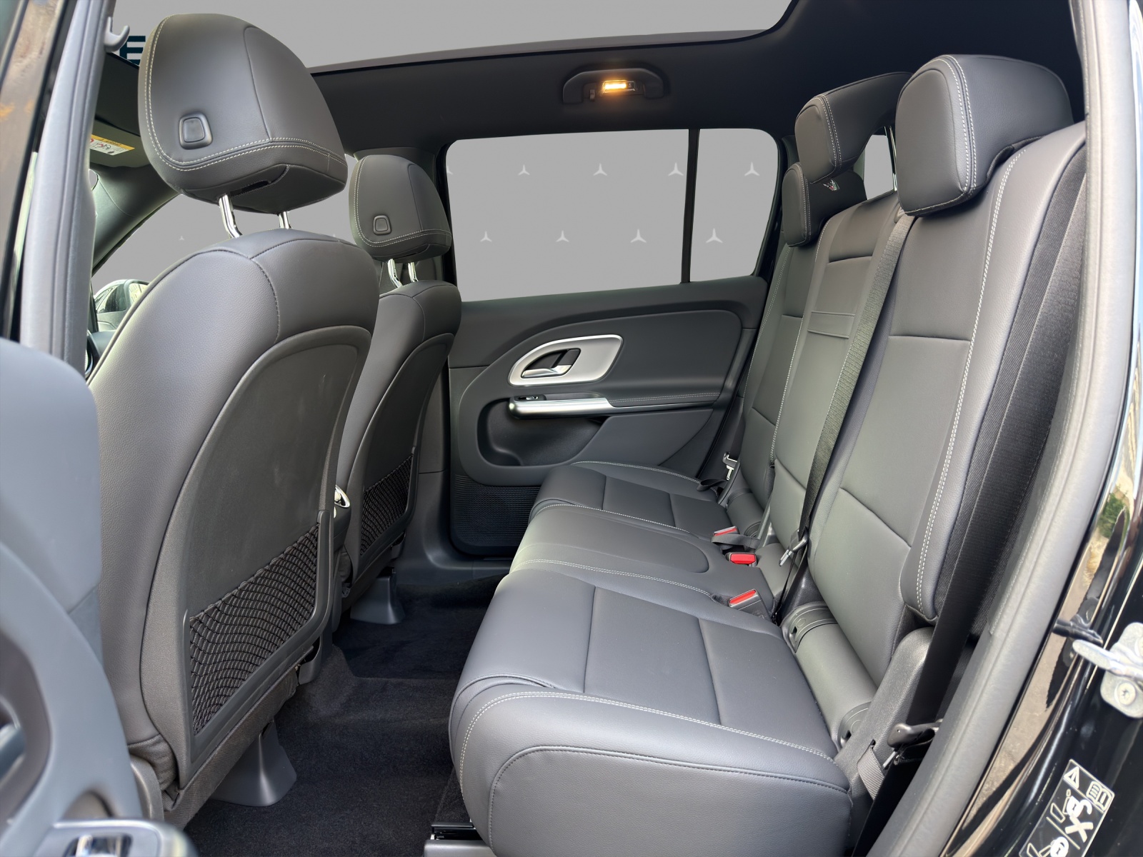 MERCEDES-BENZ GLB 220 4Matic 8G-Tronic-image-13