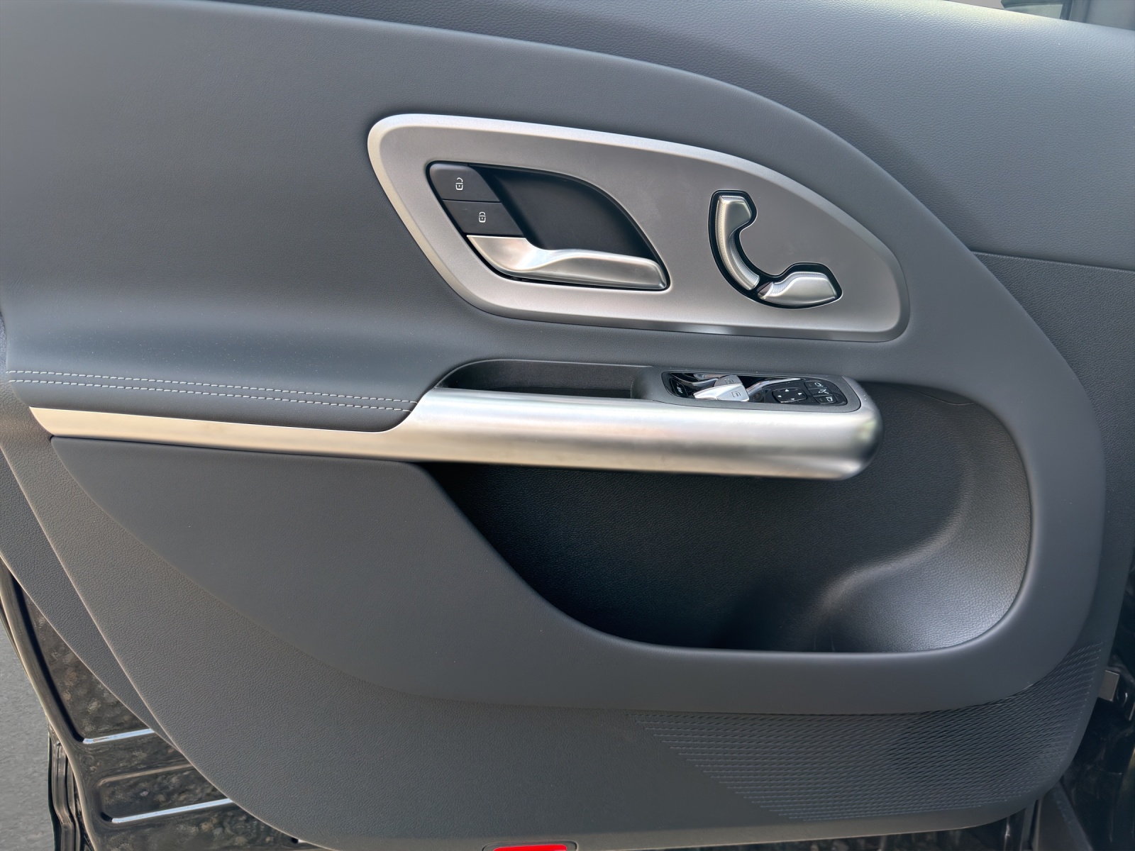 MERCEDES-BENZ GLB 220 4Matic 8G-Tronic-image-12