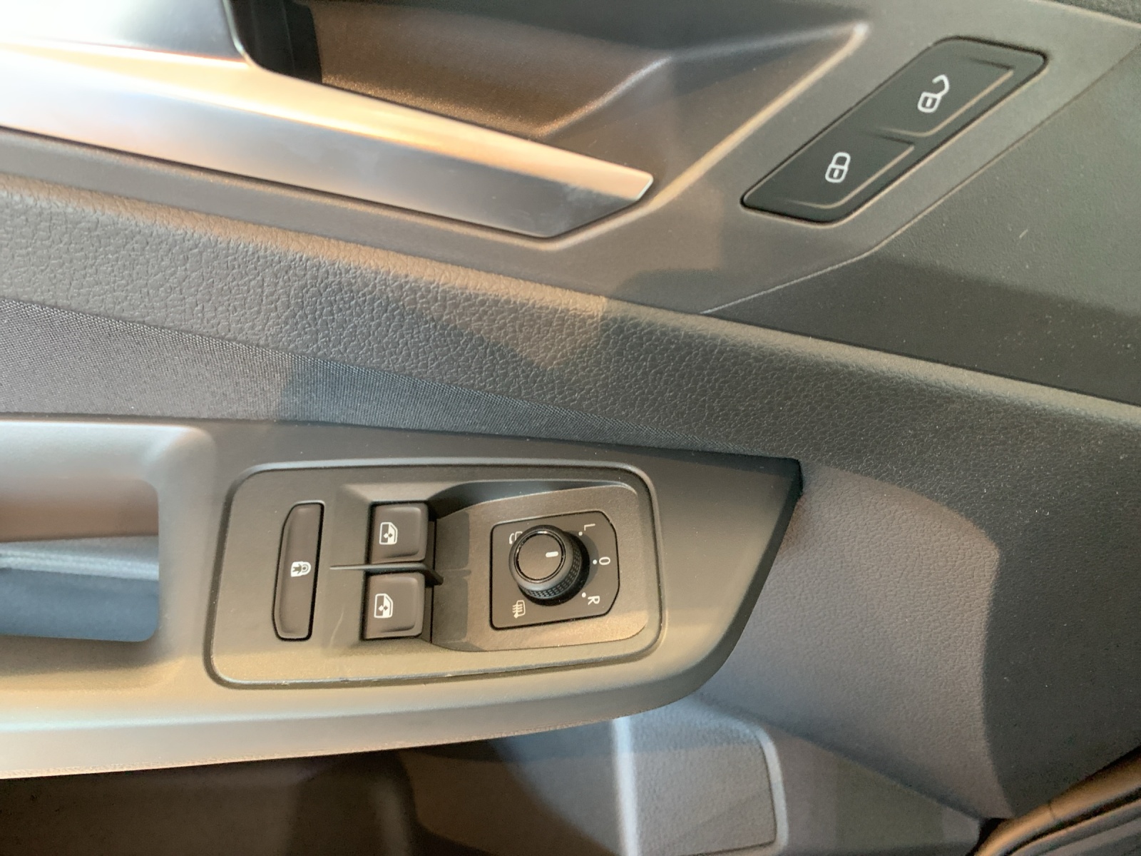 FORD Tourneo Connect 2.0 EcoBlue 122 Active-image-7