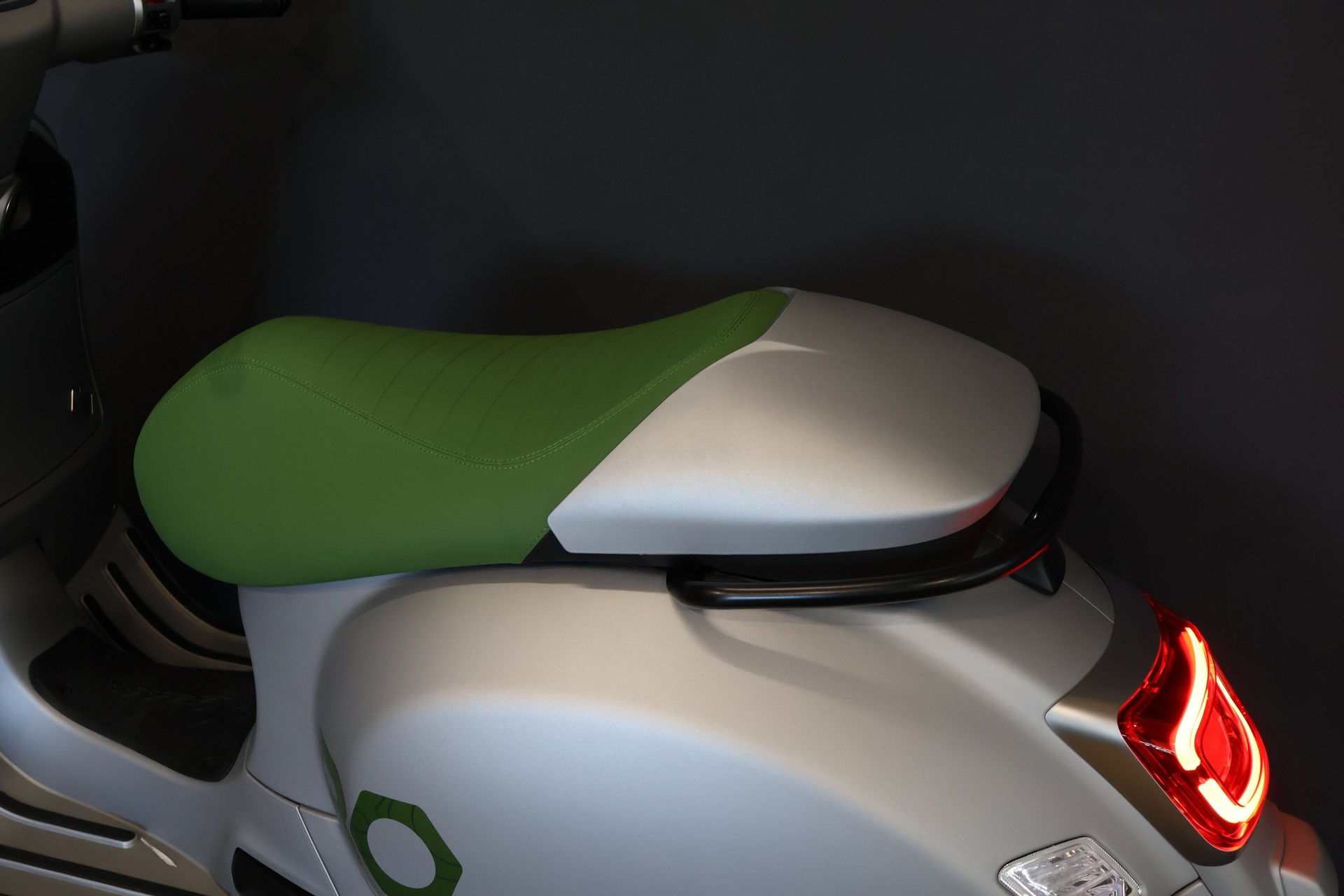 PIAGGIO Vespa GTS 310 Edizione Ottantesimo No: 31/1946 (4 Jahre Garantie)-image-15