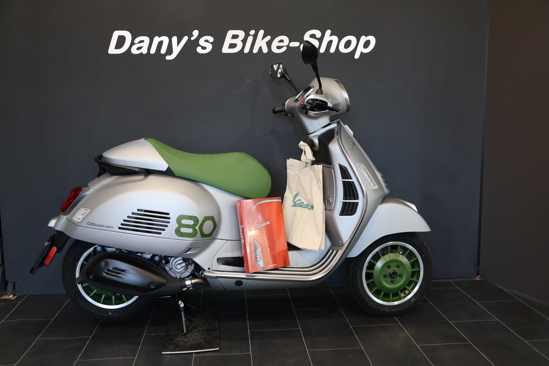 PIAGGIO Vespa GTS 310 Edizione Ottantesimo No: 31/1946 (4 Jahre Garantie)