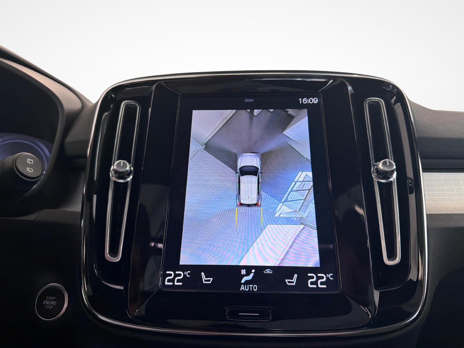 VOLVO XC40 1.5 T5 PiH Plus Bright-image-16