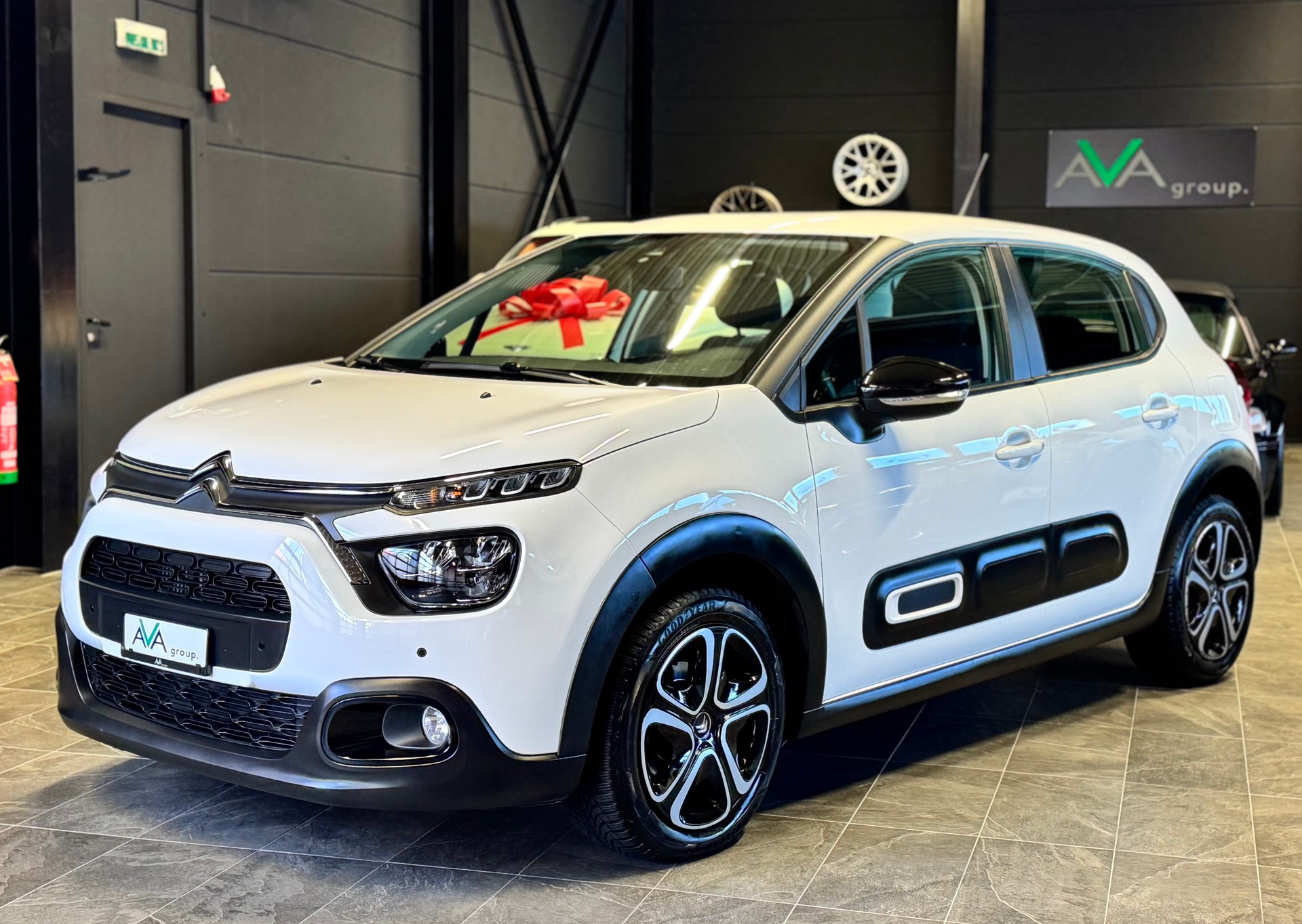 CITROEN C3 1.2i PureTech Swiss Edition EAT6-image-4