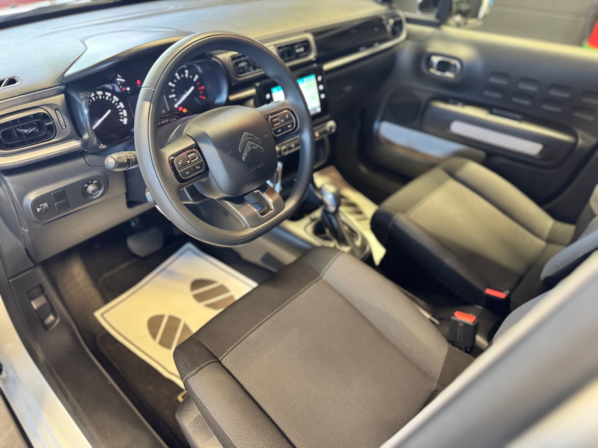 CITROEN C3 1.2i PureTech Swiss Edition EAT6-image-11