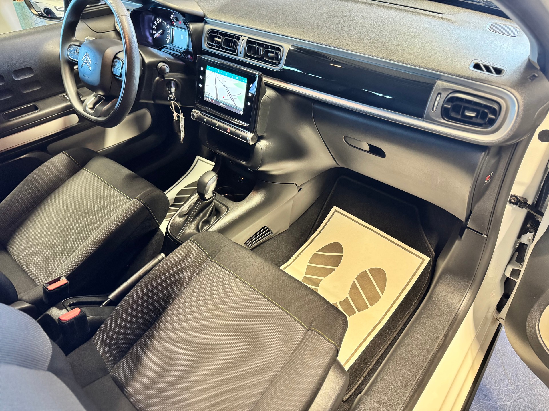 CITROEN C3 1.2i PureTech Swiss Edition EAT6-image-8