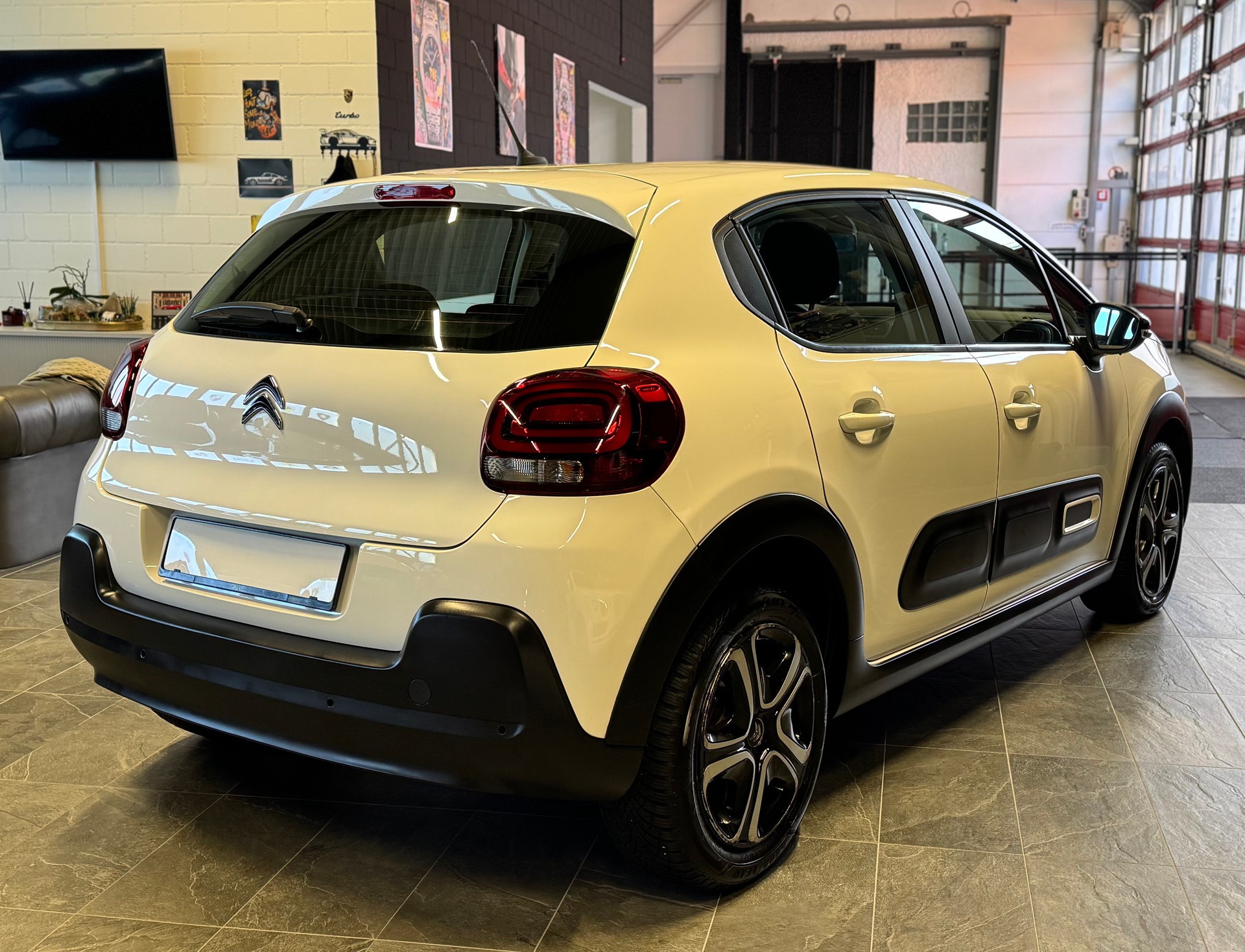 CITROEN C3 1.2i PureTech Swiss Edition EAT6-image-7