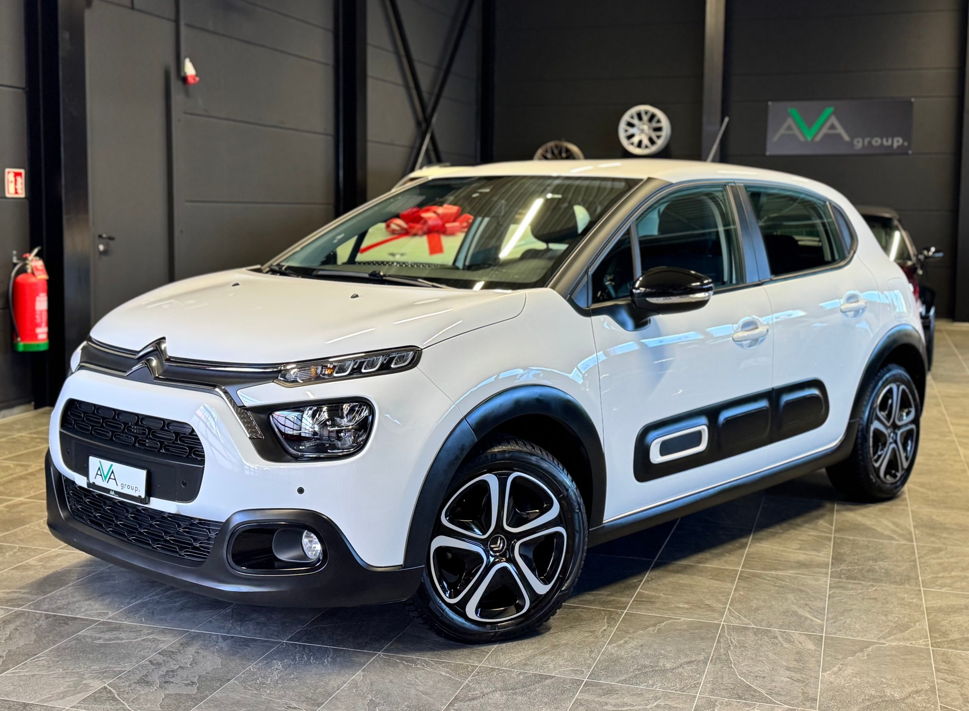 CITROEN C3 1.2i PureTech Swiss Edition EAT6-image-2