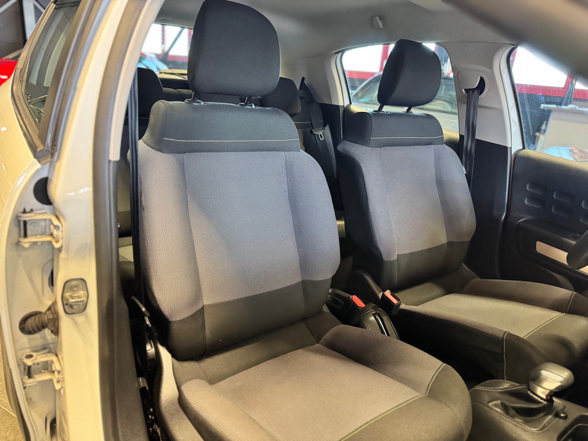 CITROEN C3 1.2i PureTech Swiss Edition EAT6-image-9