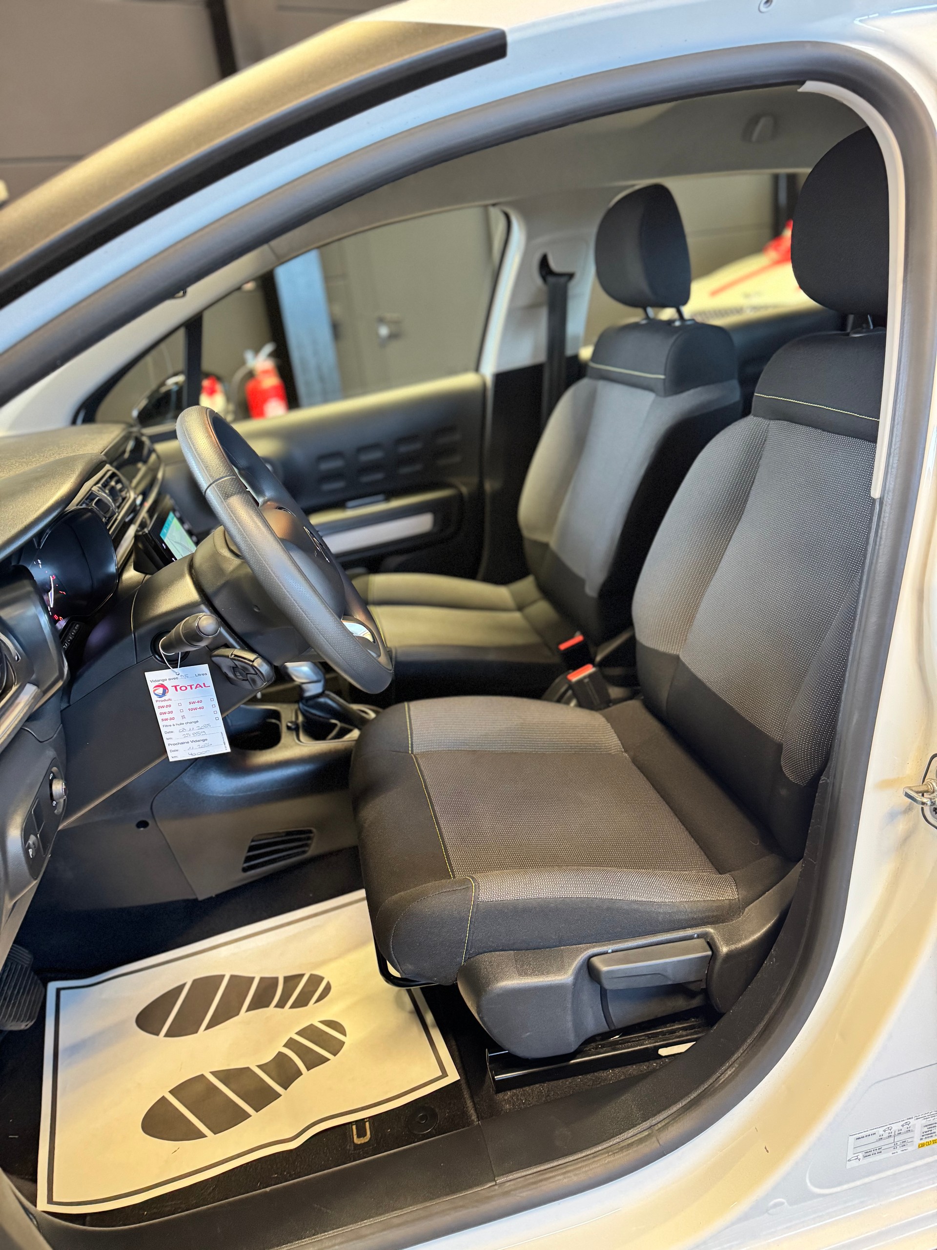 CITROEN C3 1.2i PureTech Swiss Edition EAT6-image-12