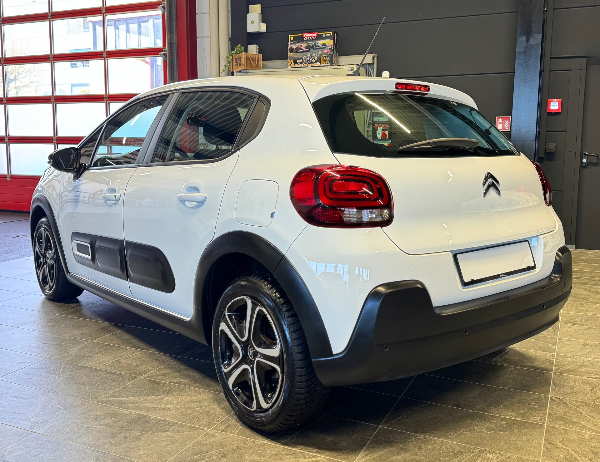 CITROEN C3 1.2i PureTech Swiss Edition EAT6-image-5