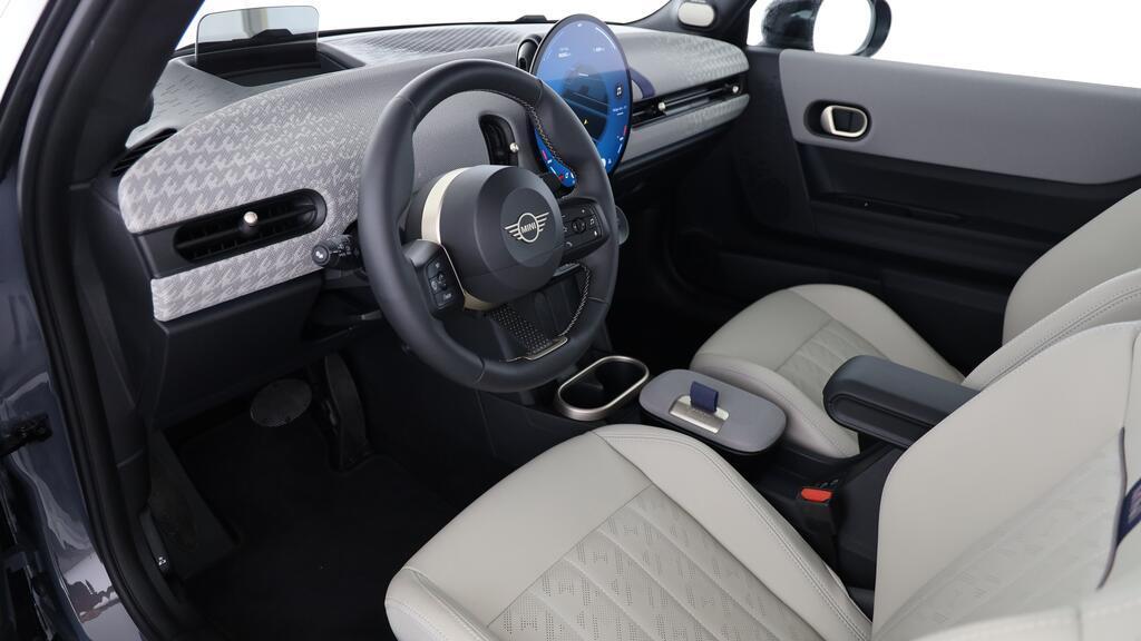 MINI Cooper C Cabrio-image-16