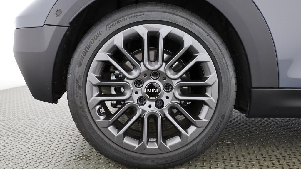 MINI Cooper C Cabrio-image-8