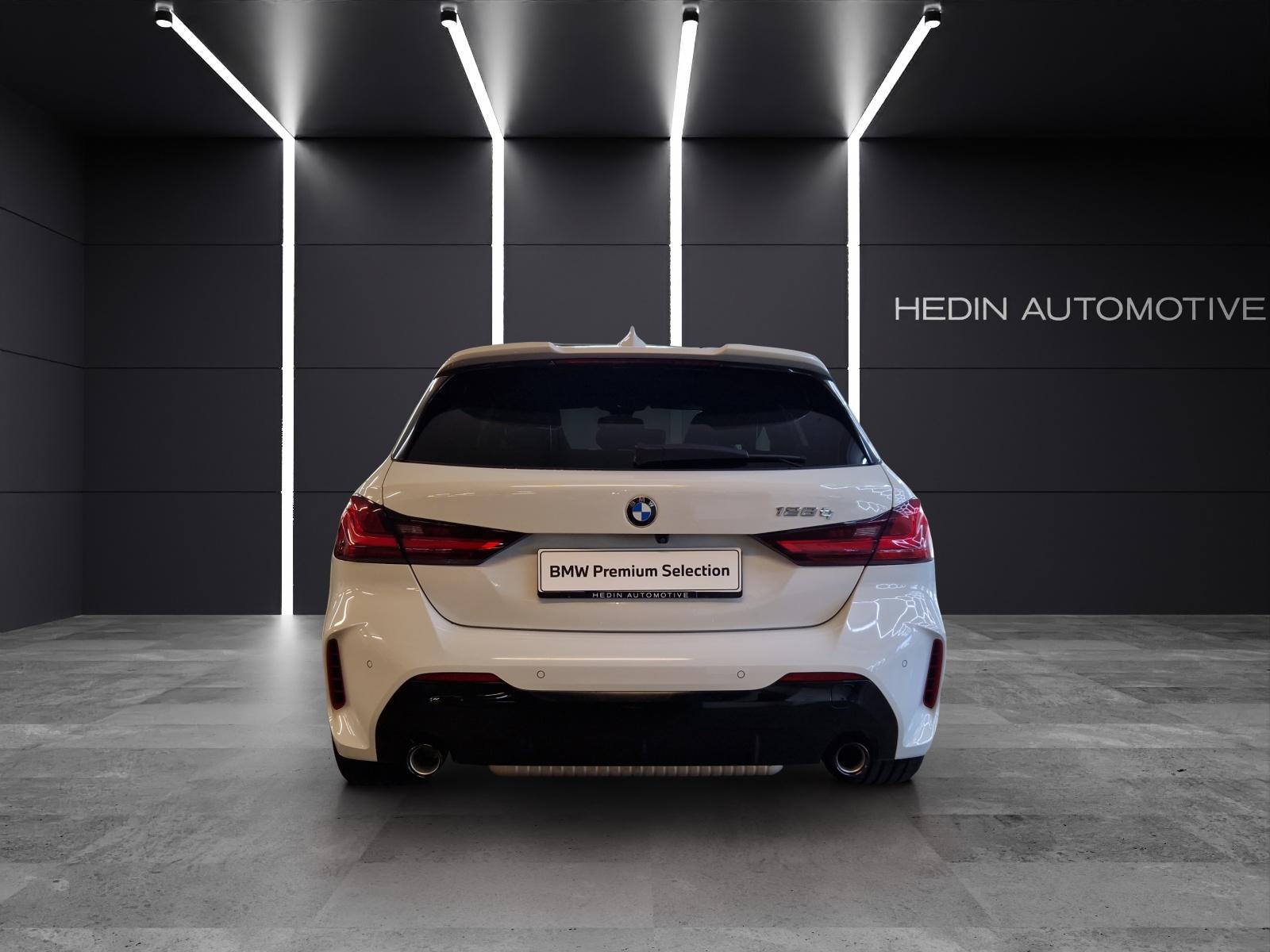 BMW 128ti-showroom-element-3