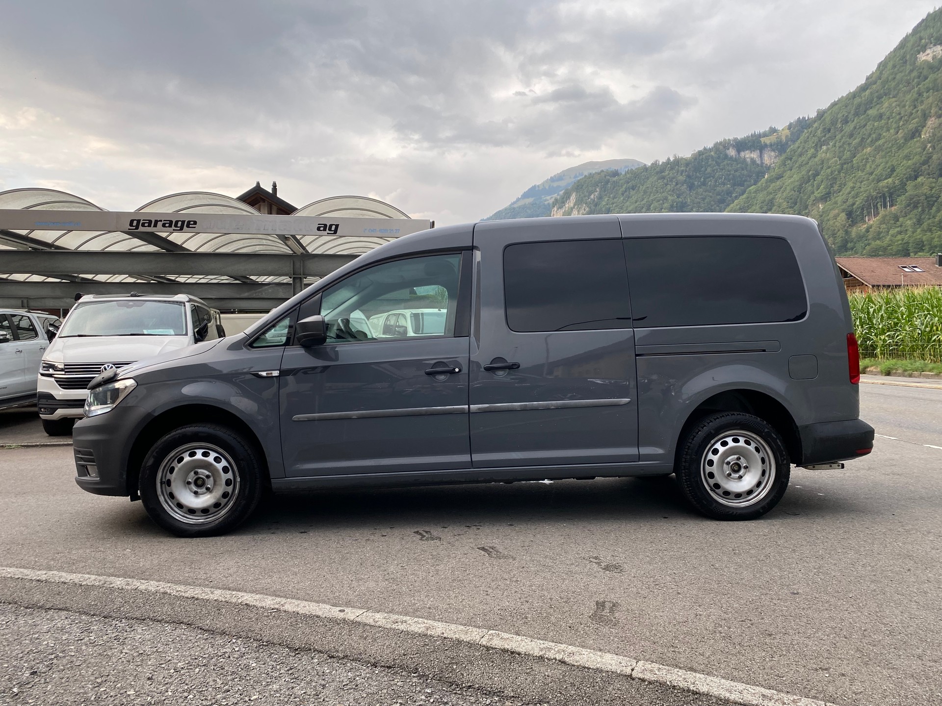 VW Caddy Maxi 2.0TDI 4Motion BlueMotion Technology-image-0