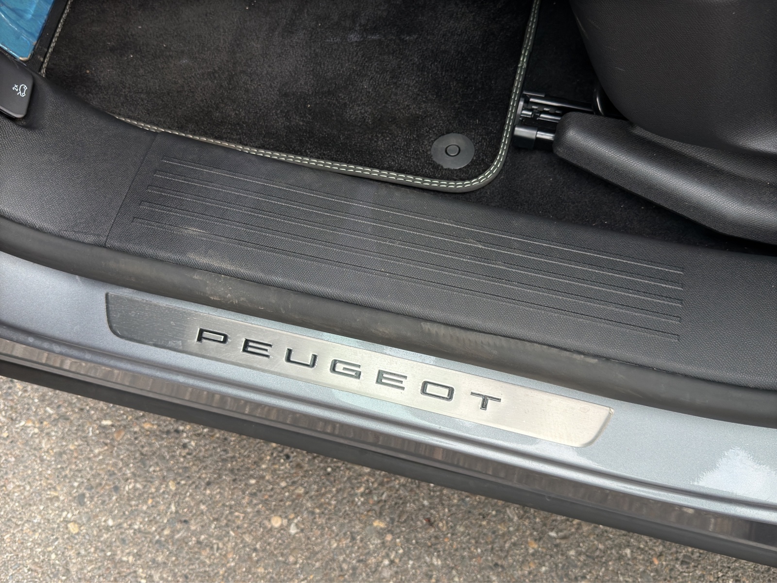PEUGEOT 3008 145 e-DCS6 Hybrid GT-image-21