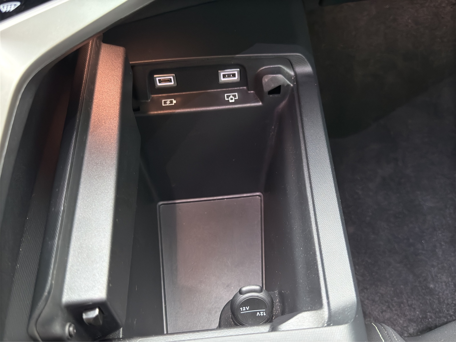 PEUGEOT 3008 145 e-DCS6 Hybrid GT-image-26