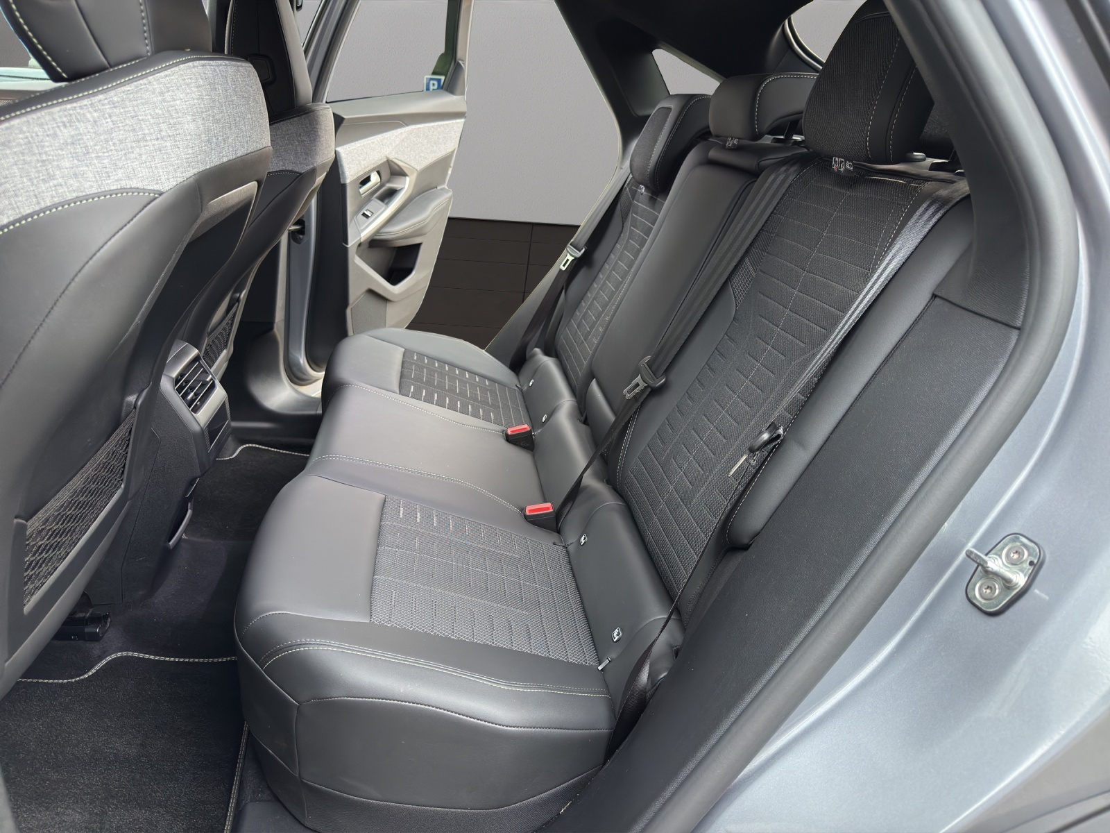 PEUGEOT 3008 145 e-DCS6 Hybrid GT-image-12