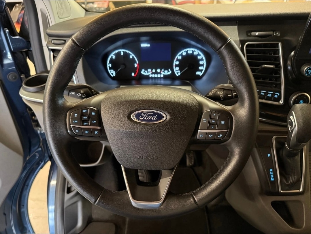 FORD Tourneo Custom 320 L1H1 Titanium X A-image-8
