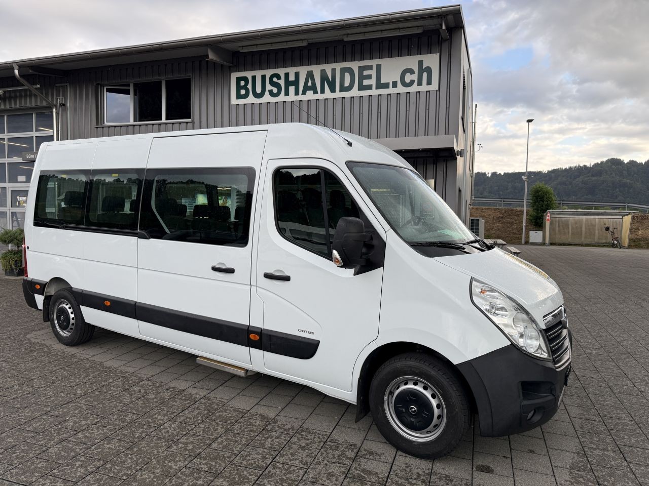 OPEL Schulbus-image-0