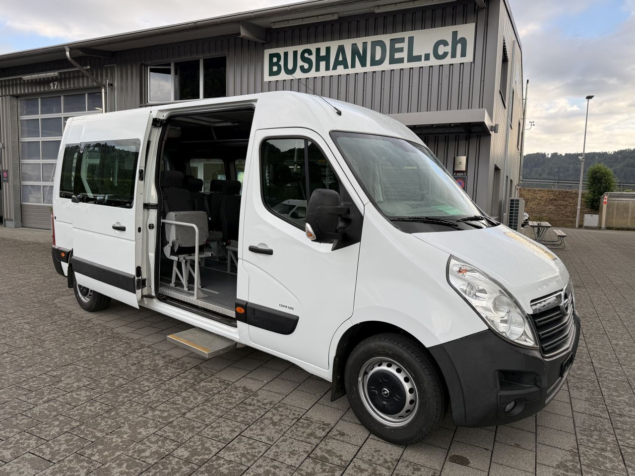 OPEL Schulbus-image-1