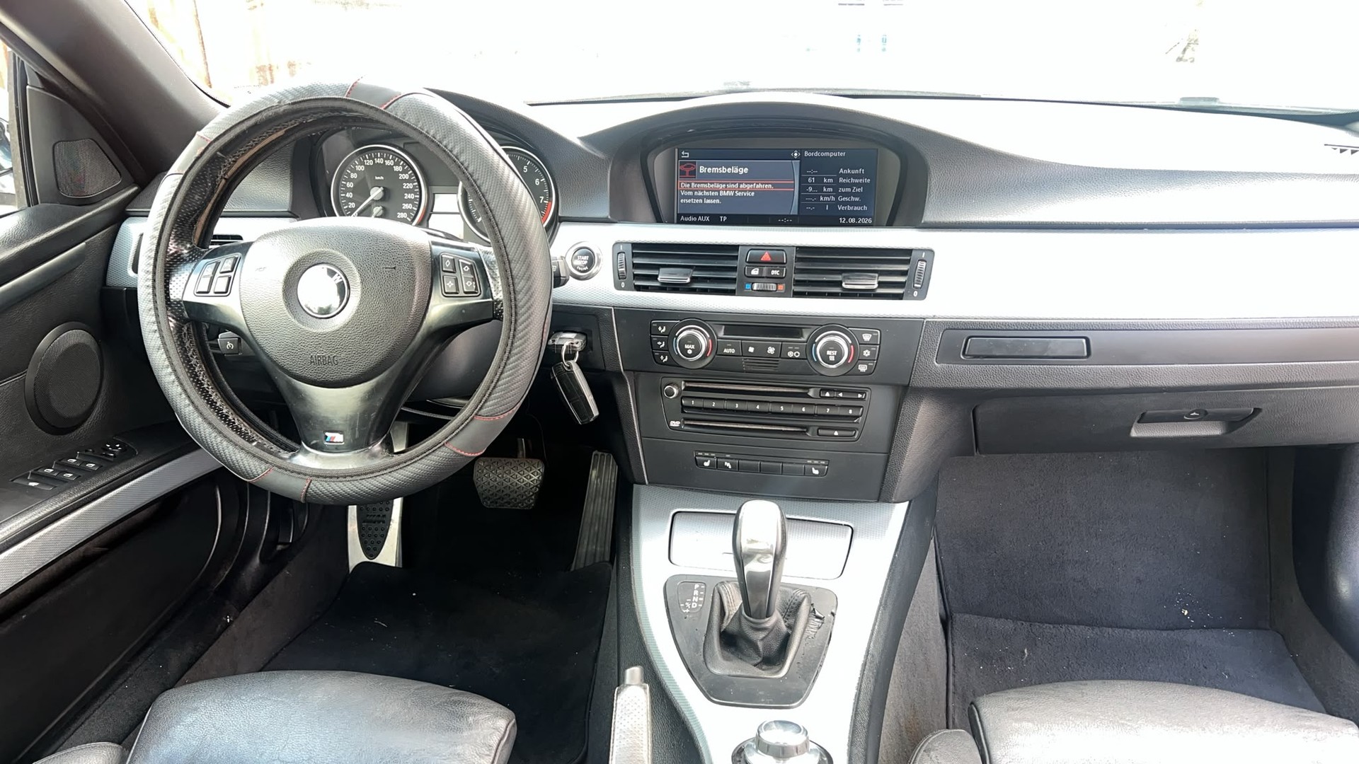BMW 330i Cabriolet Steptronic-image-1