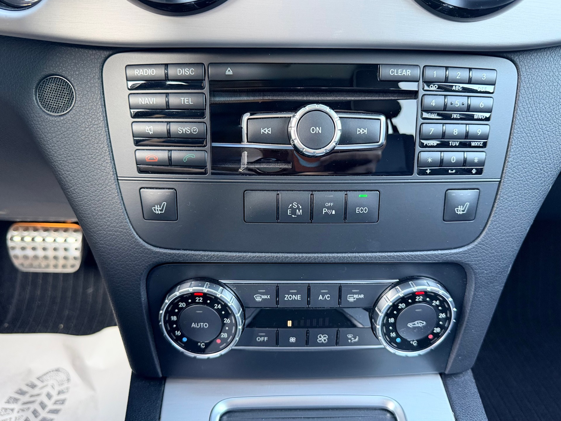 MERCEDES-BENZ GLK 220 BlueTEC Swiss Star Ed. 4Matic 7G-Tronic-image-25