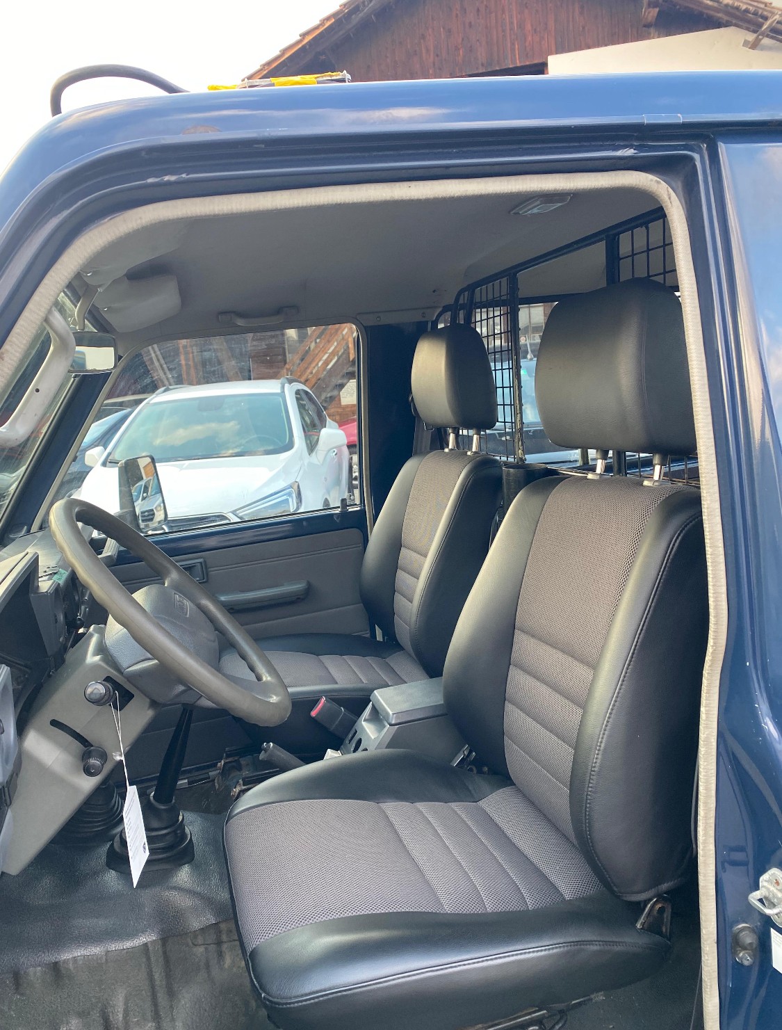 TOYOTA Land Cruiser 400 HdT 4.2 D-image-13