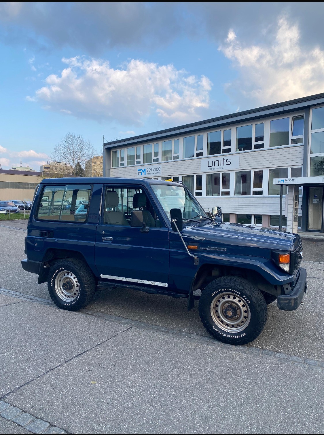 TOYOTA Land Cruiser 400 HdT 4.2 D-image-2
