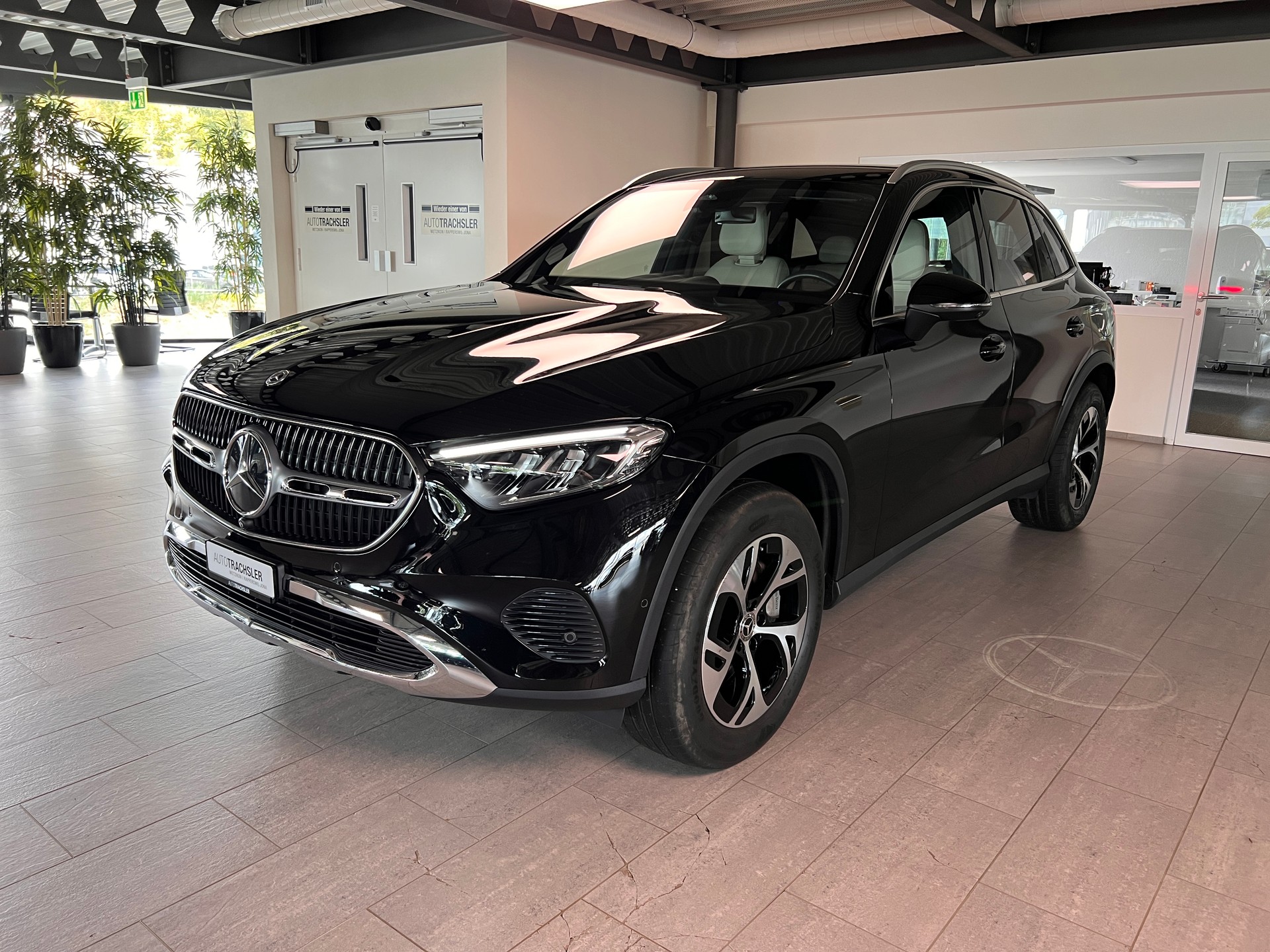 MERCEDES-BENZ GLC 300 e 4Matic 9G-Tronic-image-3