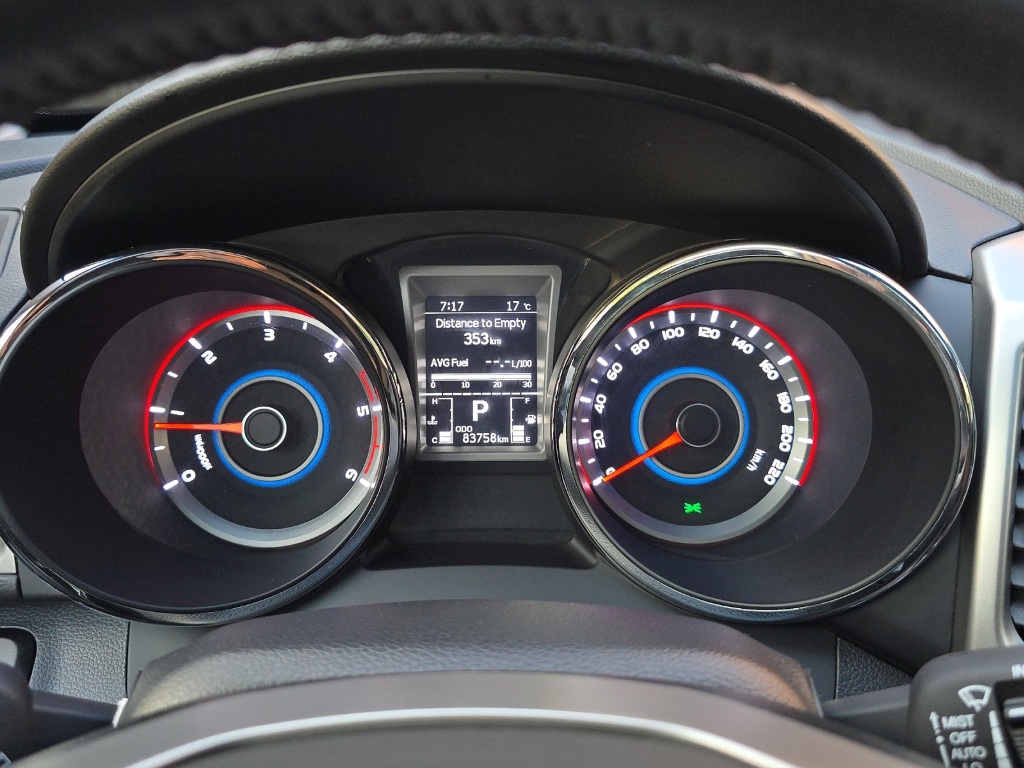 KGM-SsangYong Tivoli 1.6 e-XDi Sapphire 4WD-image-18