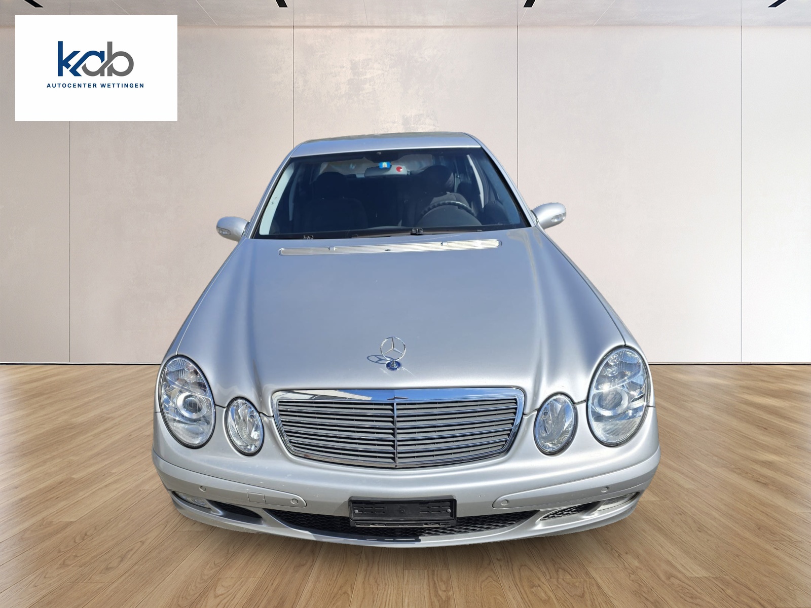 MERCEDES-BENZ E220 CDI Classic-showroom-element-1