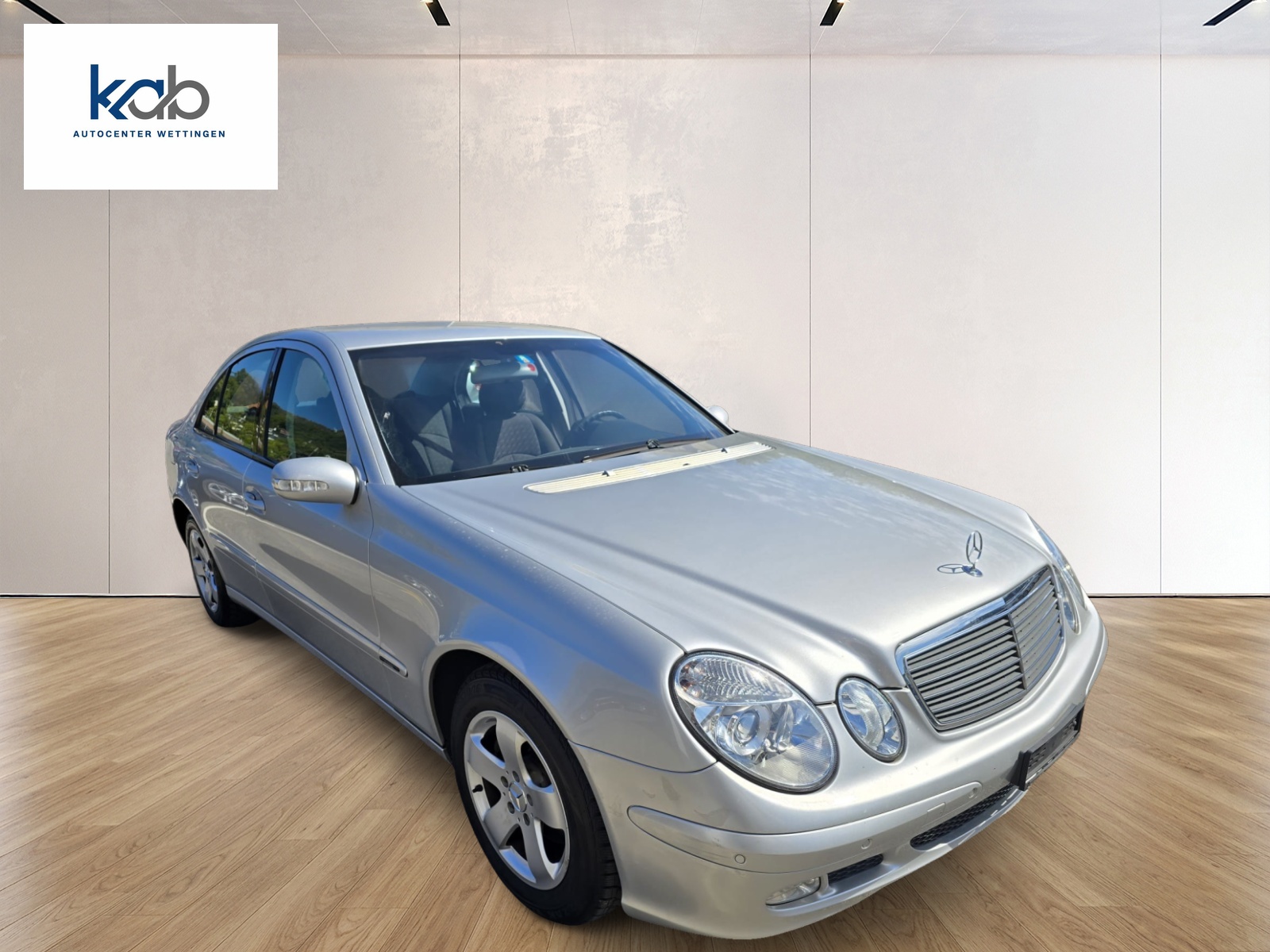 MERCEDES-BENZ E220 CDI Classic-showroom-element-2