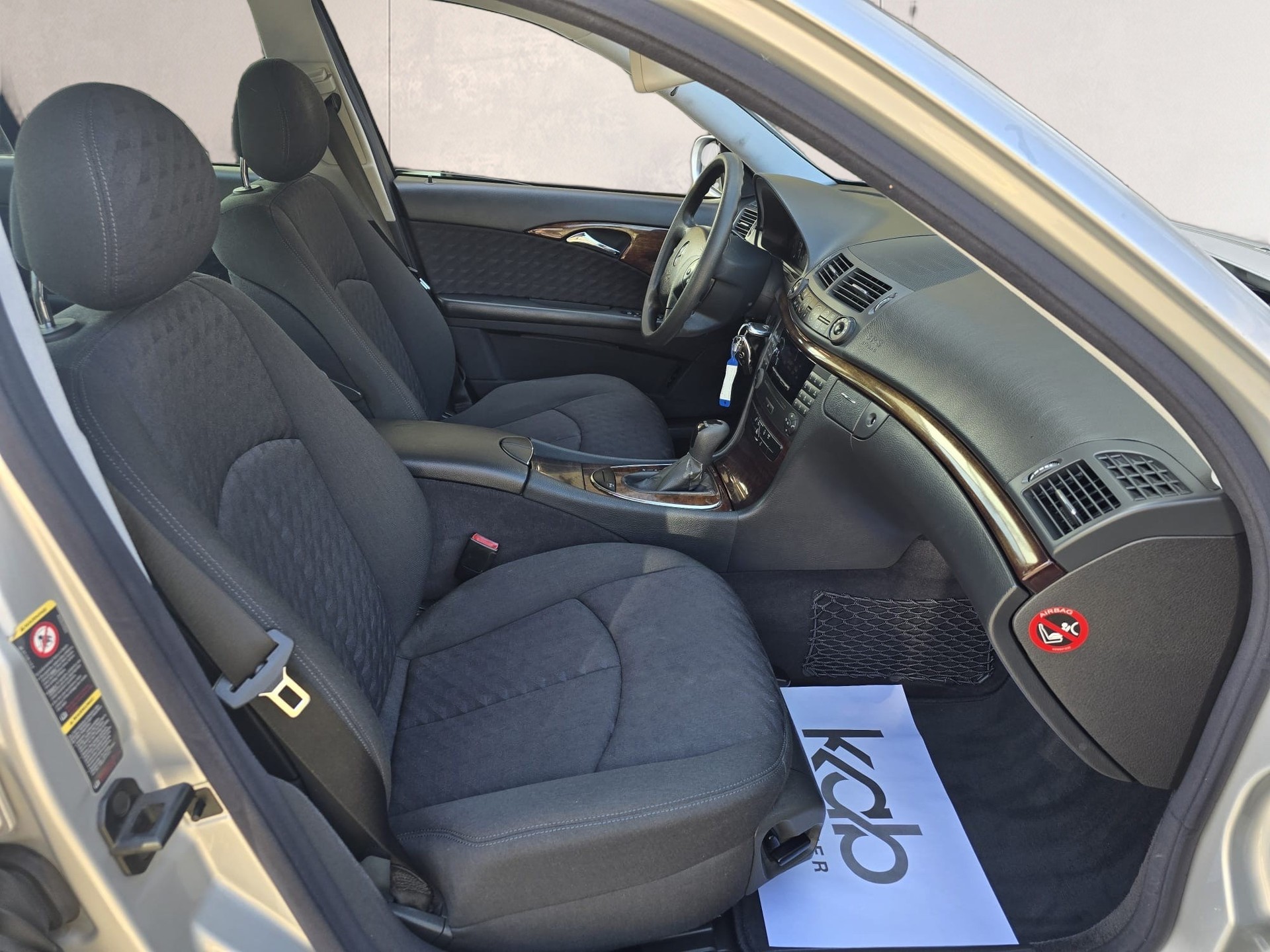 MERCEDES-BENZ E220 CDI Classic-image-16