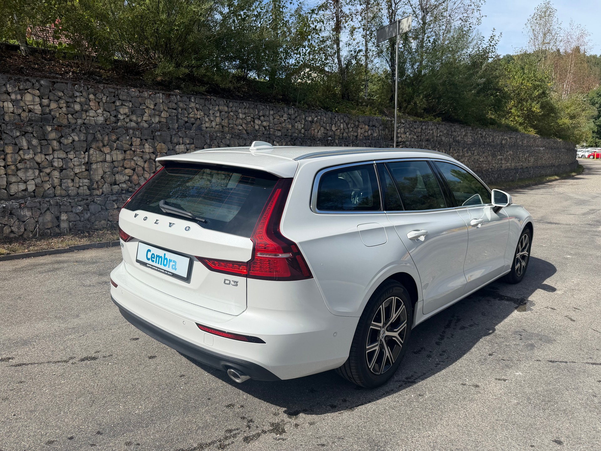 VOLVO V60 D3 Momentum Geartronic-image-4