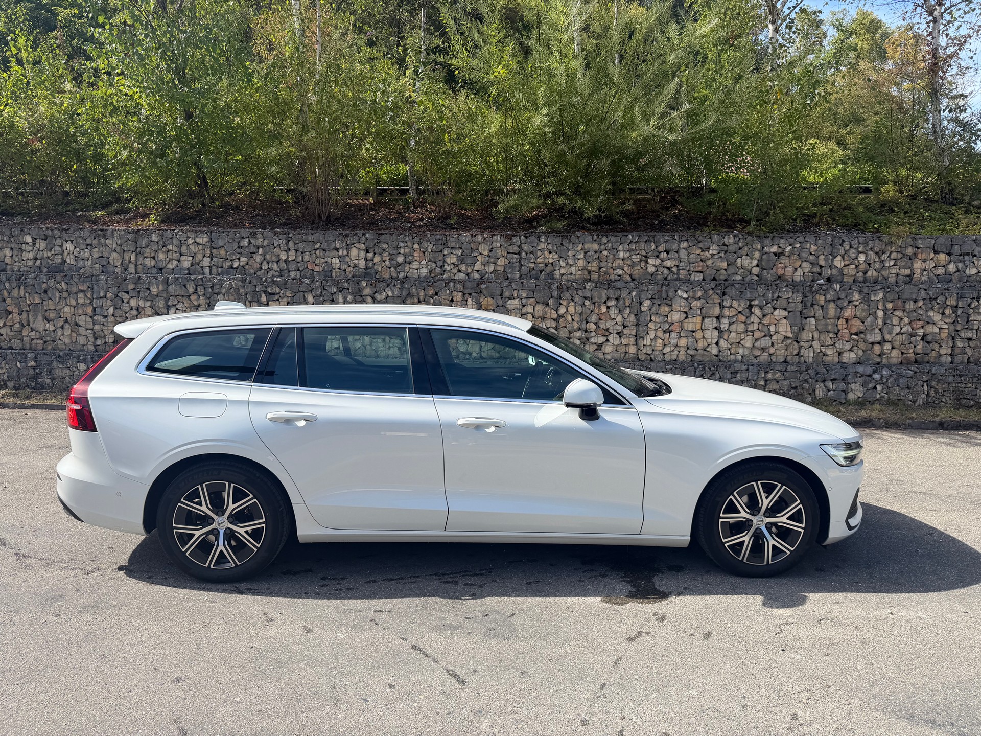 VOLVO V60 D3 Momentum Geartronic-image-3
