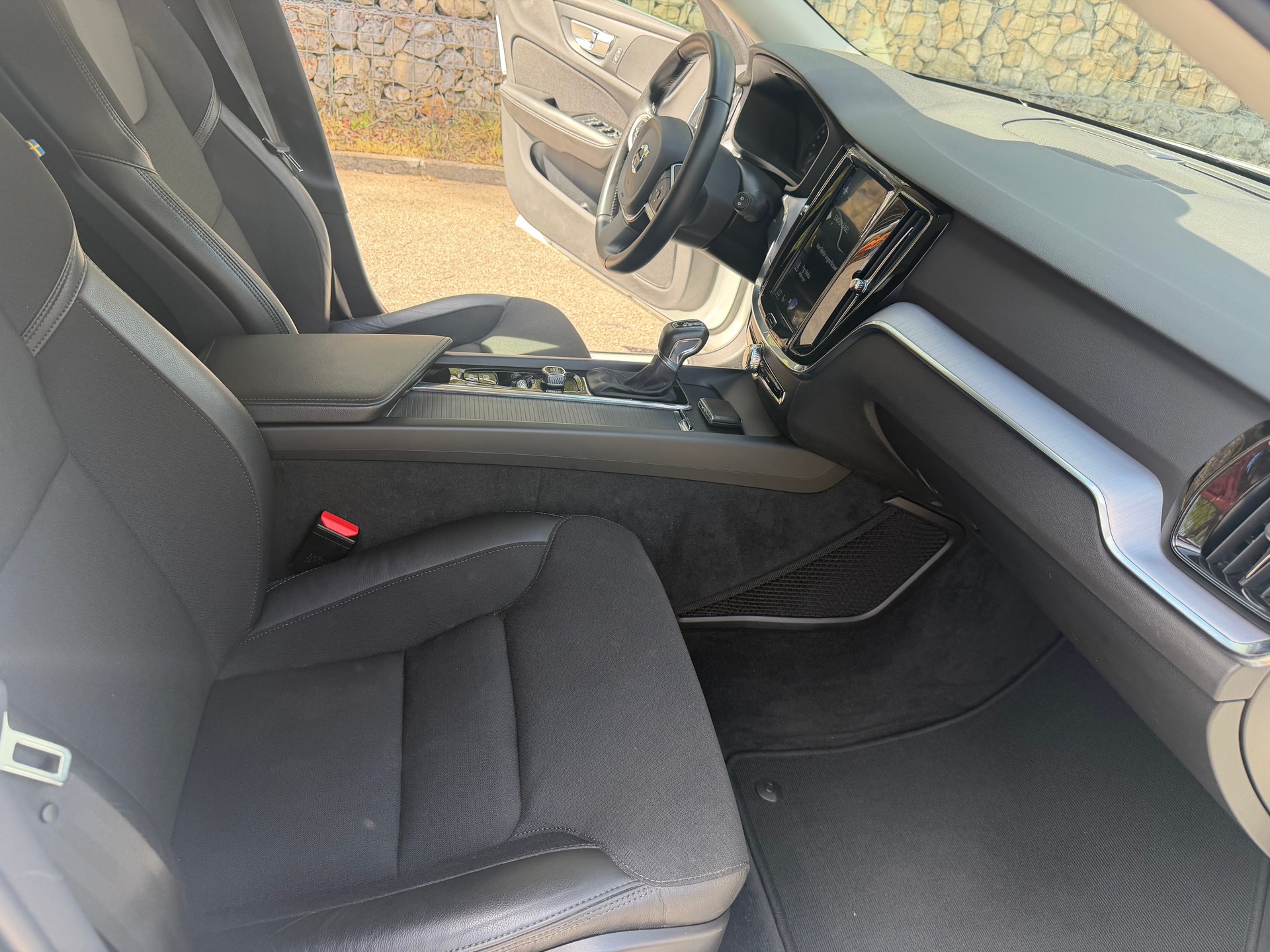 VOLVO V60 D3 Momentum Geartronic-image-11