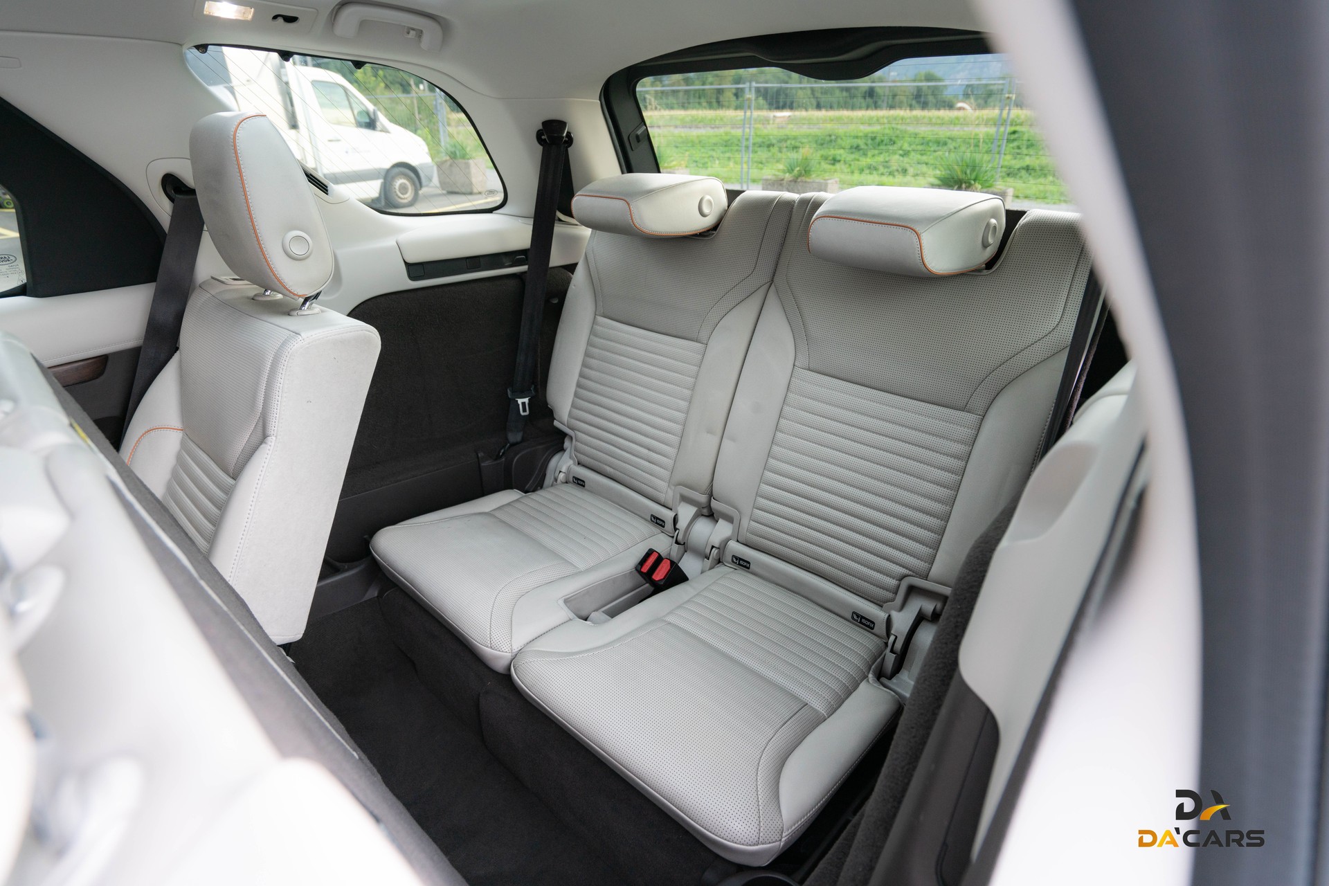 LAND ROVER Discovery 3.0 SDV6 HSE Luxury Automatic-image-8