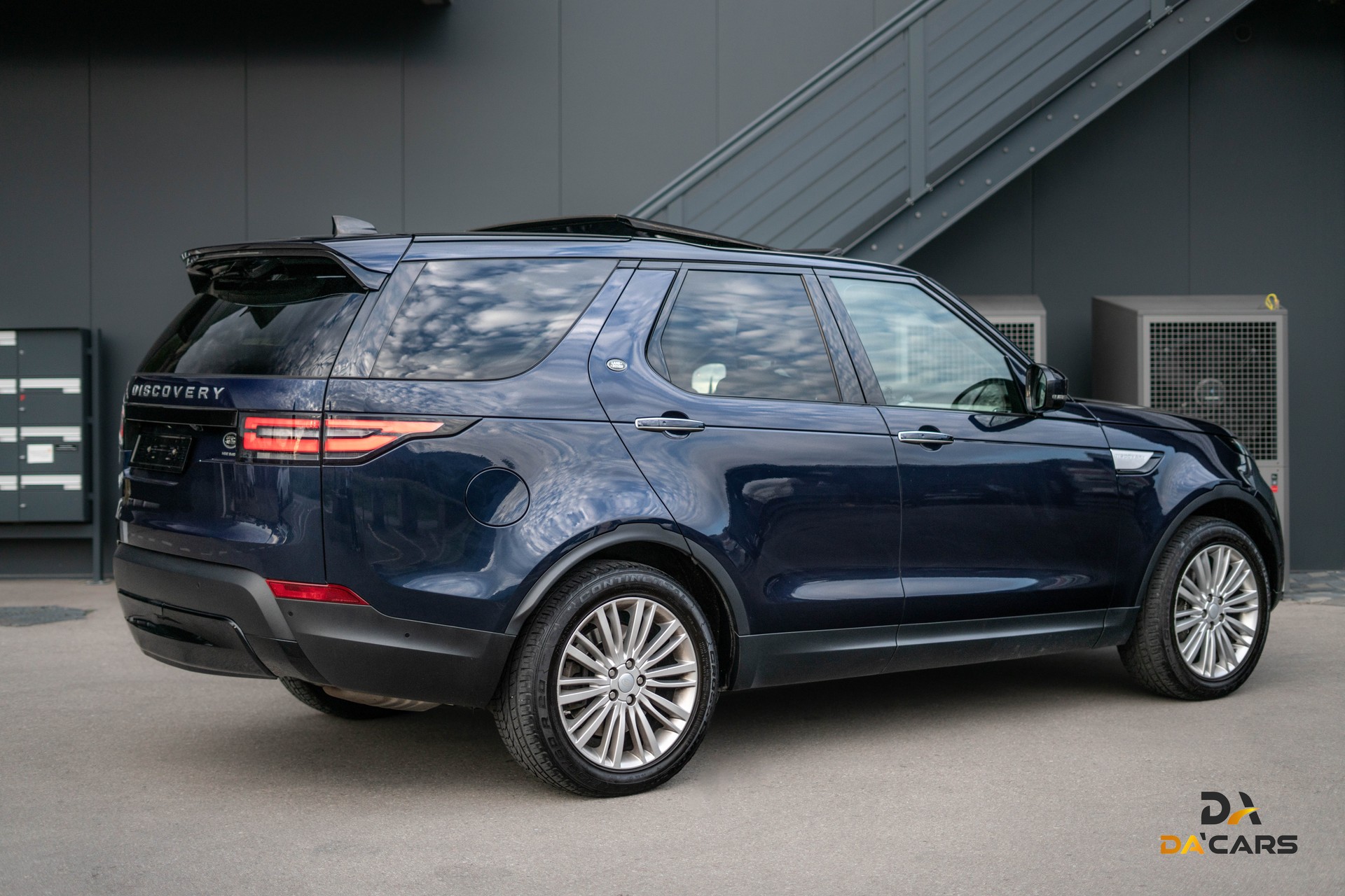 LAND ROVER Discovery 3.0 SDV6 HSE Luxury Automatic-image-3