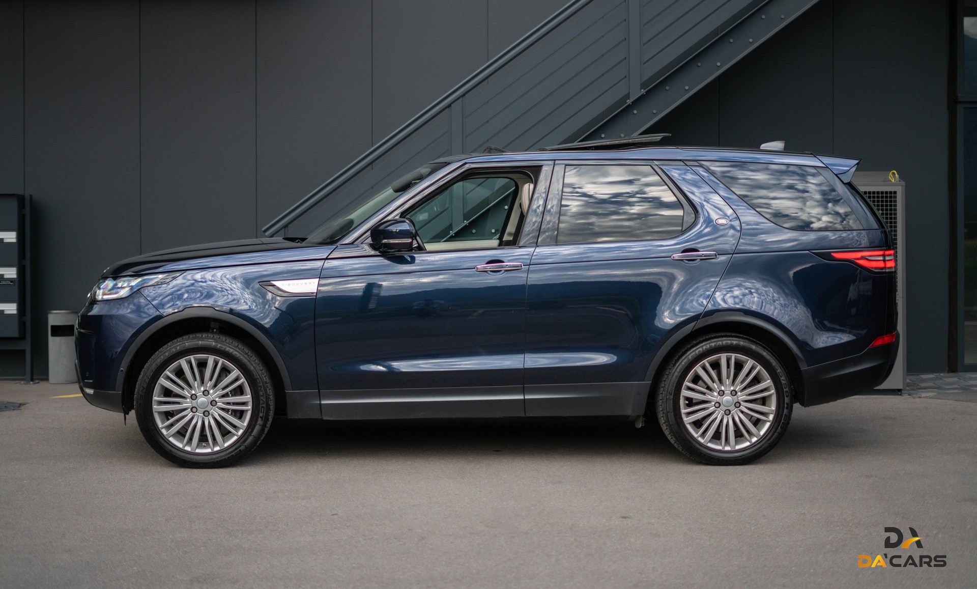LAND ROVER Discovery 3.0 SDV6 HSE Luxury Automatic-image-2