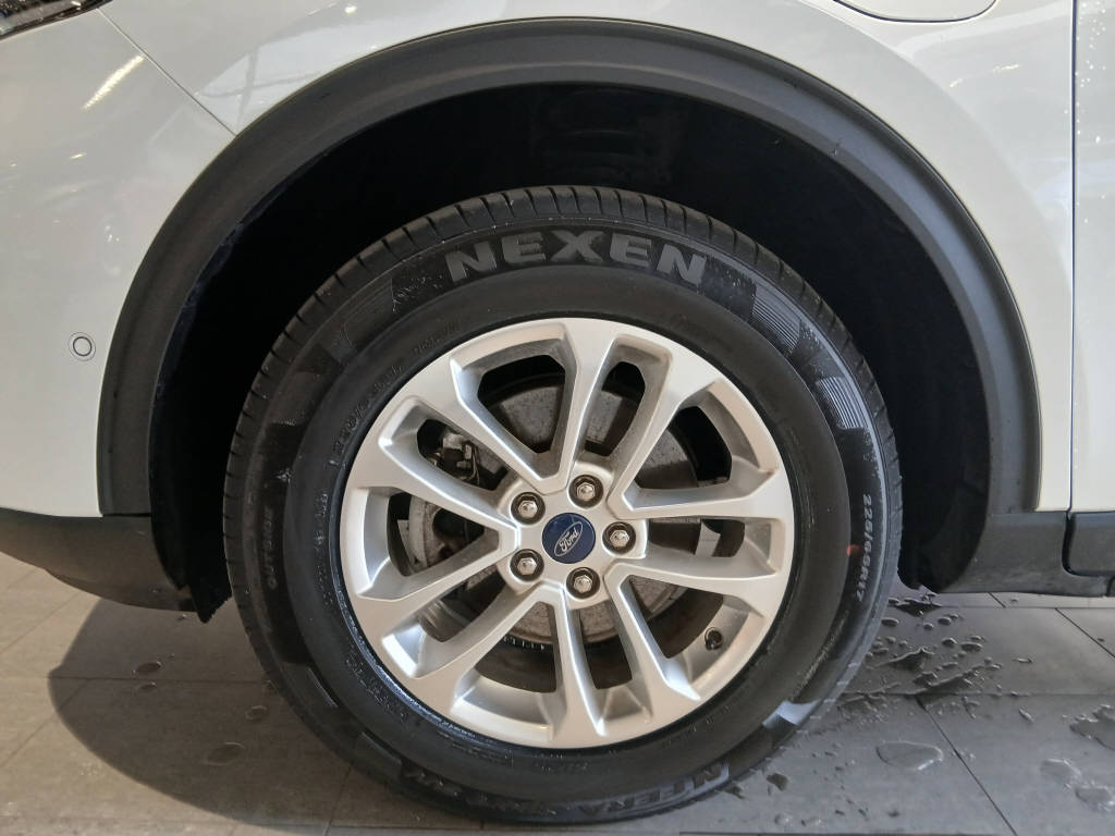 FORD Kuga 2.5 Plug-in Hybrid Titanium-image-15