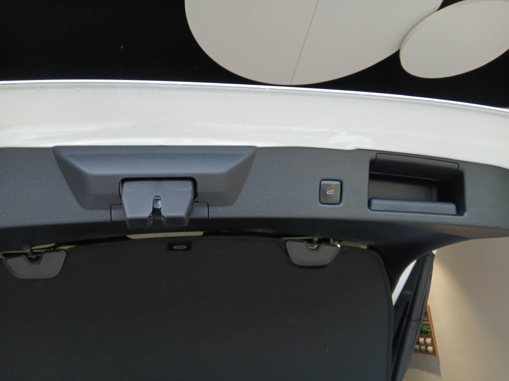 FORD Kuga 2.5 Plug-in Hybrid Titanium-image-14