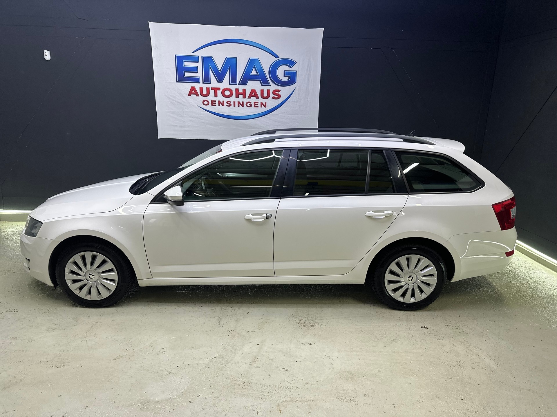 SKODA Octavia Combi 1.6 TDI Ambition DSG-image-3
