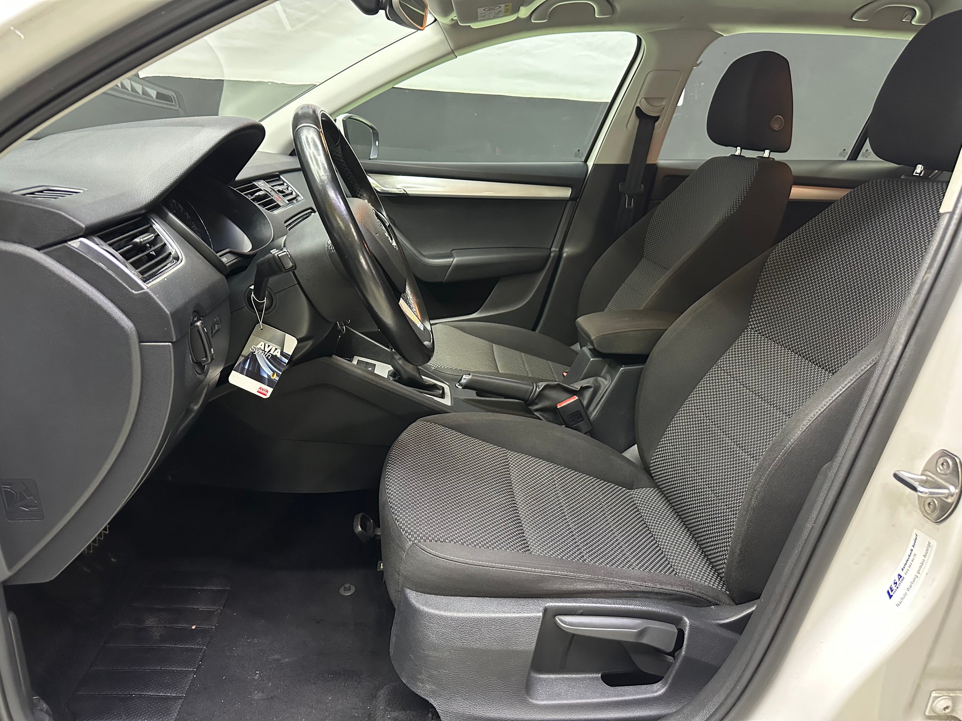 SKODA Octavia Combi 1.6 TDI Ambition DSG-image-9