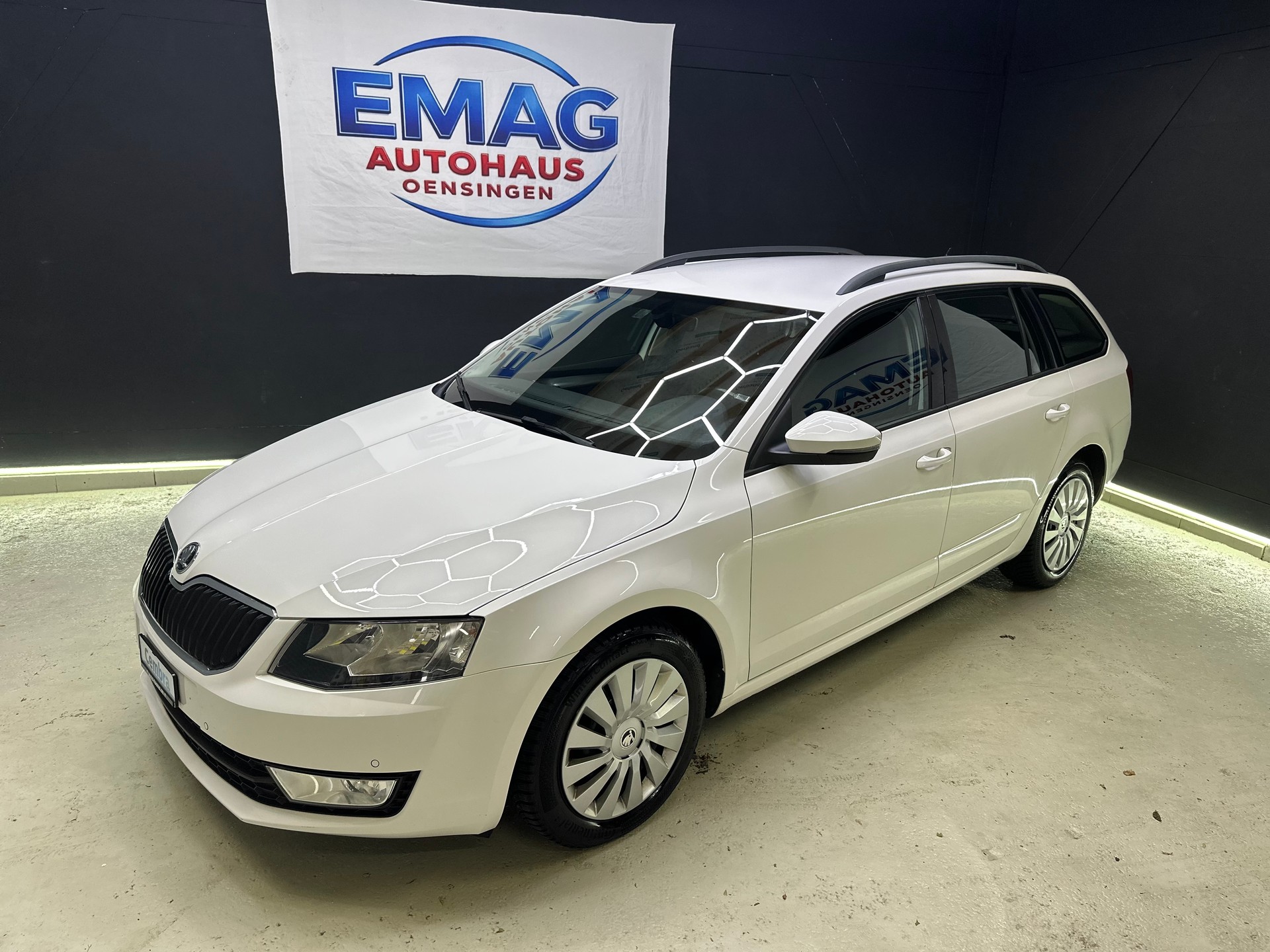SKODA Octavia Combi 1.6 TDI Ambition DSG-image-1