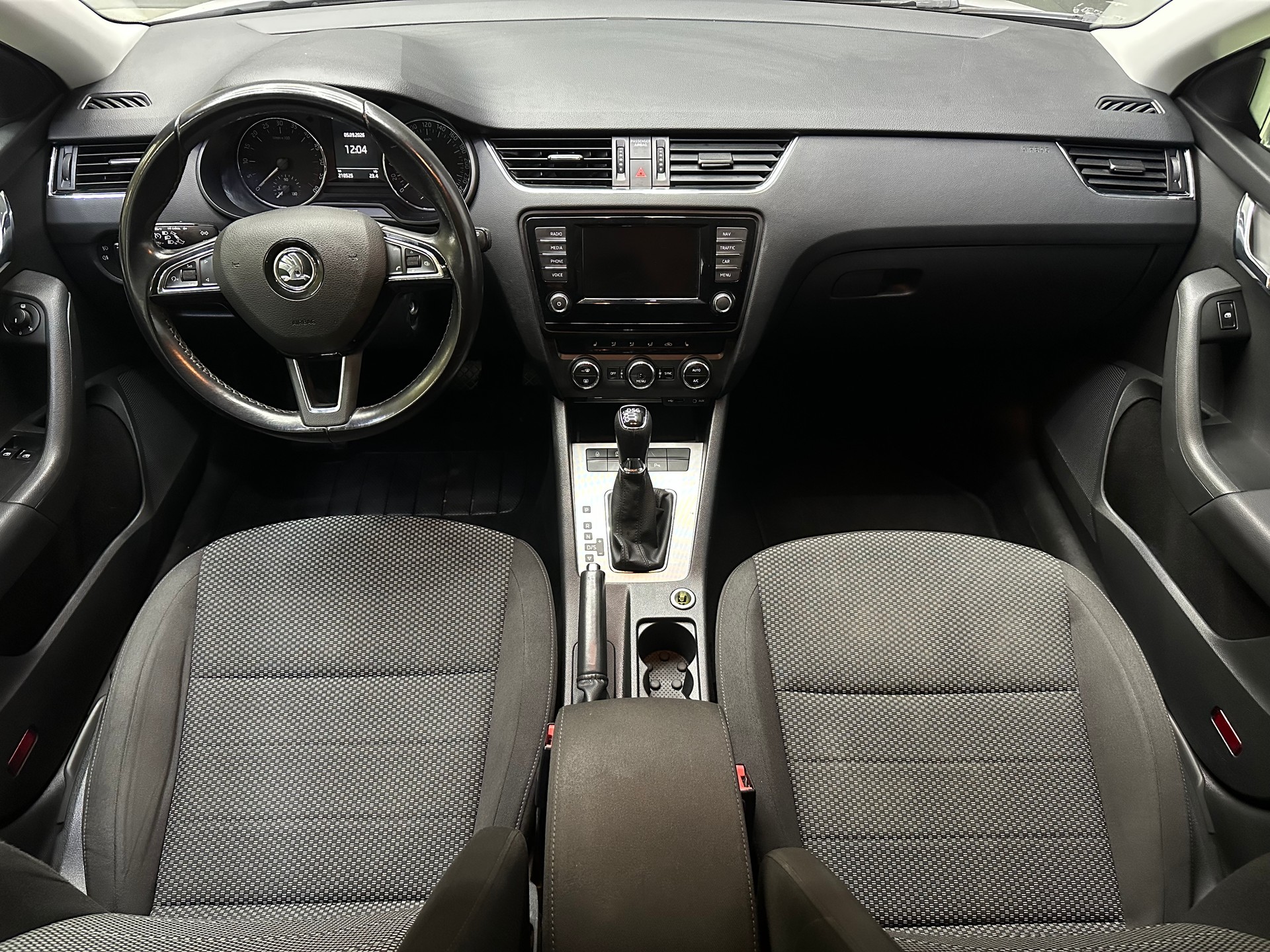 SKODA Octavia Combi 1.6 TDI Ambition DSG-image-12