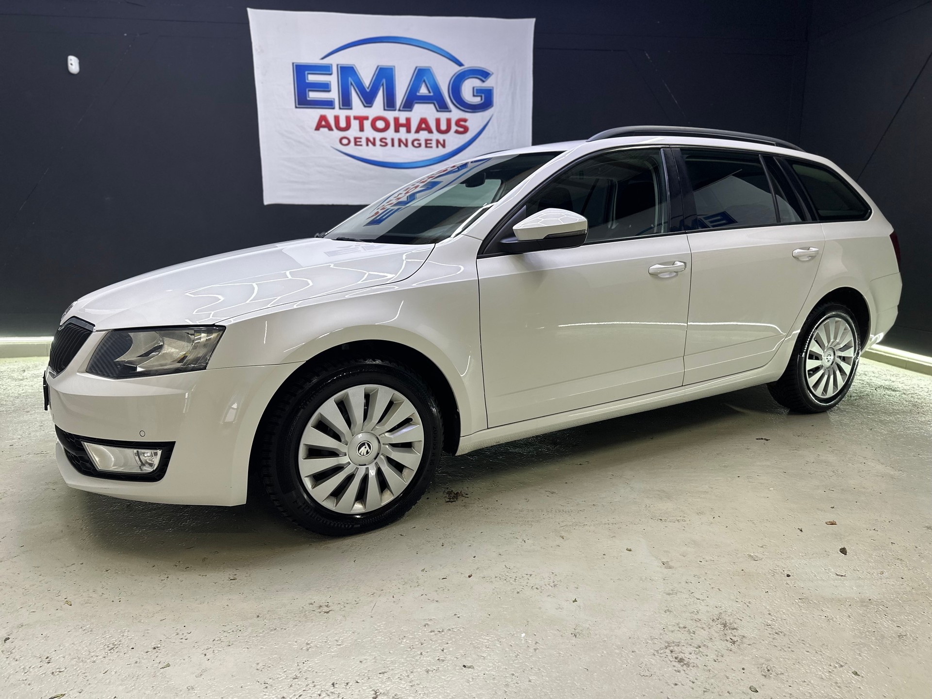 SKODA Octavia Combi 1.6 TDI Ambition DSG-image-2