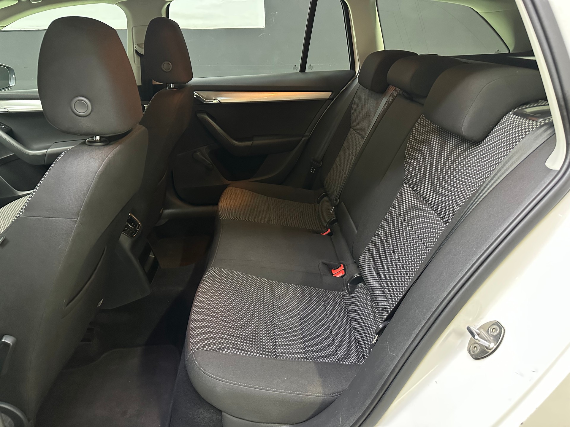 SKODA Octavia Combi 1.6 TDI Ambition DSG-image-11