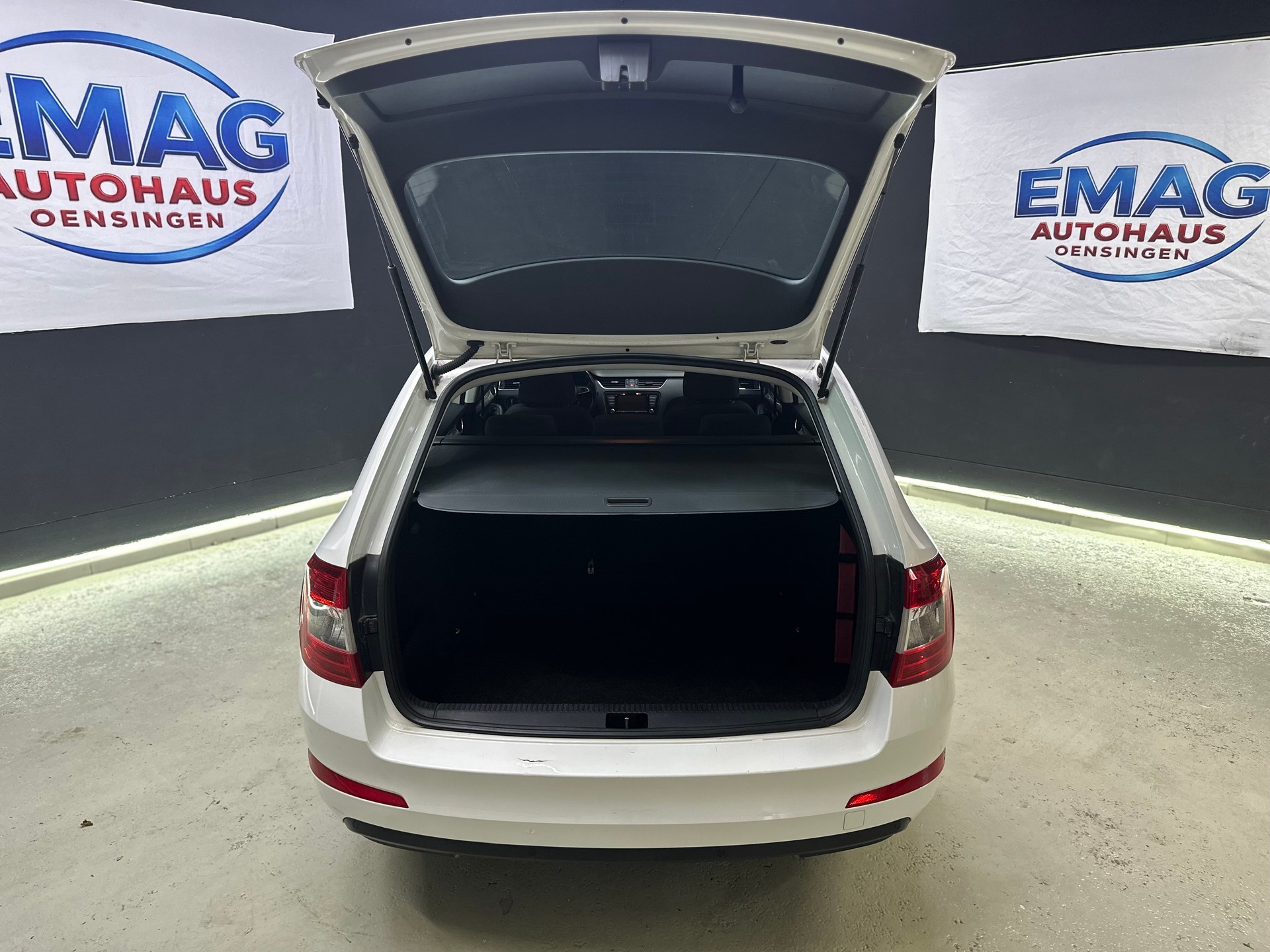 SKODA Octavia Combi 1.6 TDI Ambition DSG-image-7