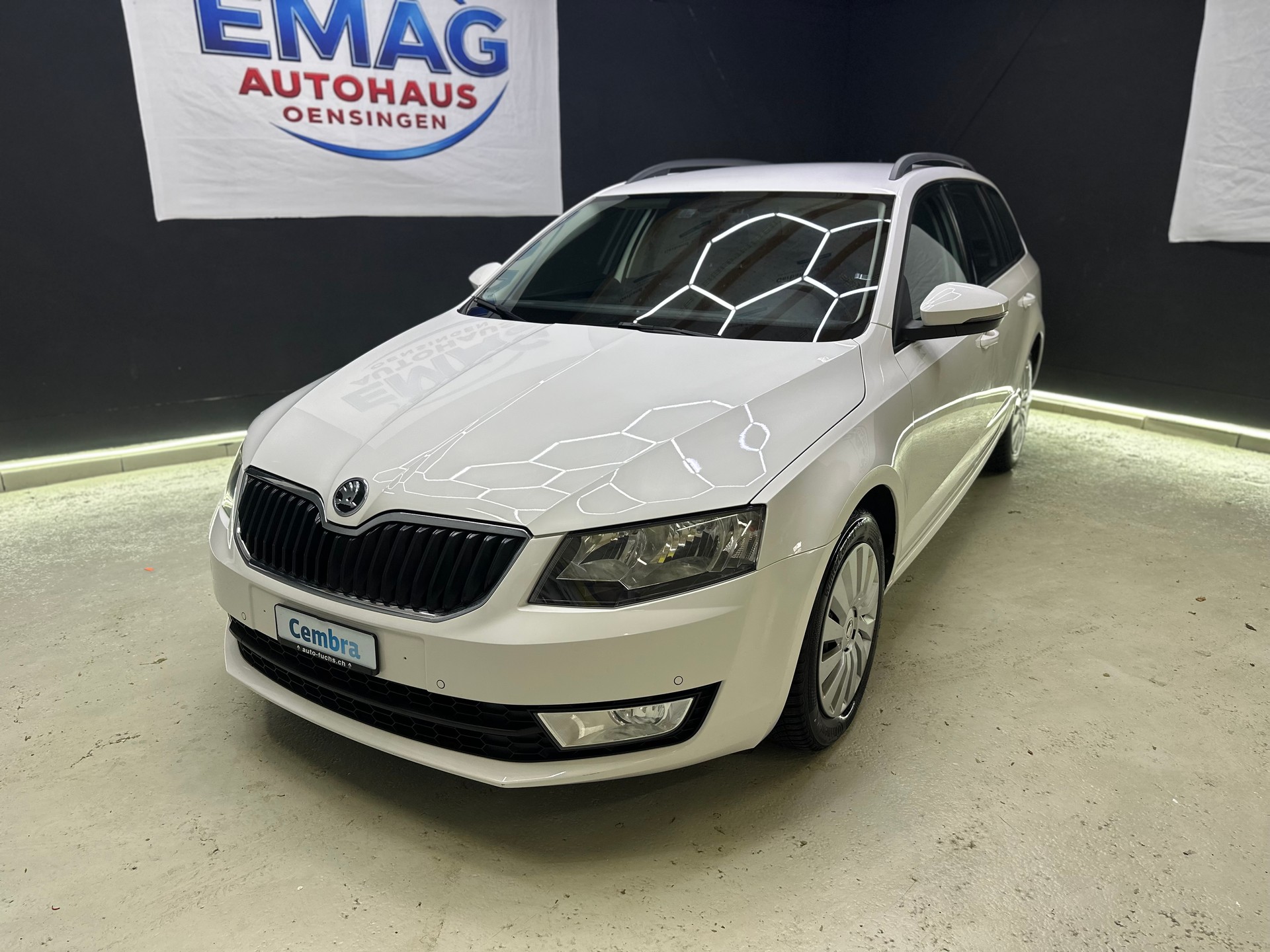 SKODA Octavia Combi 1.6 TDI Ambition DSG-image-0