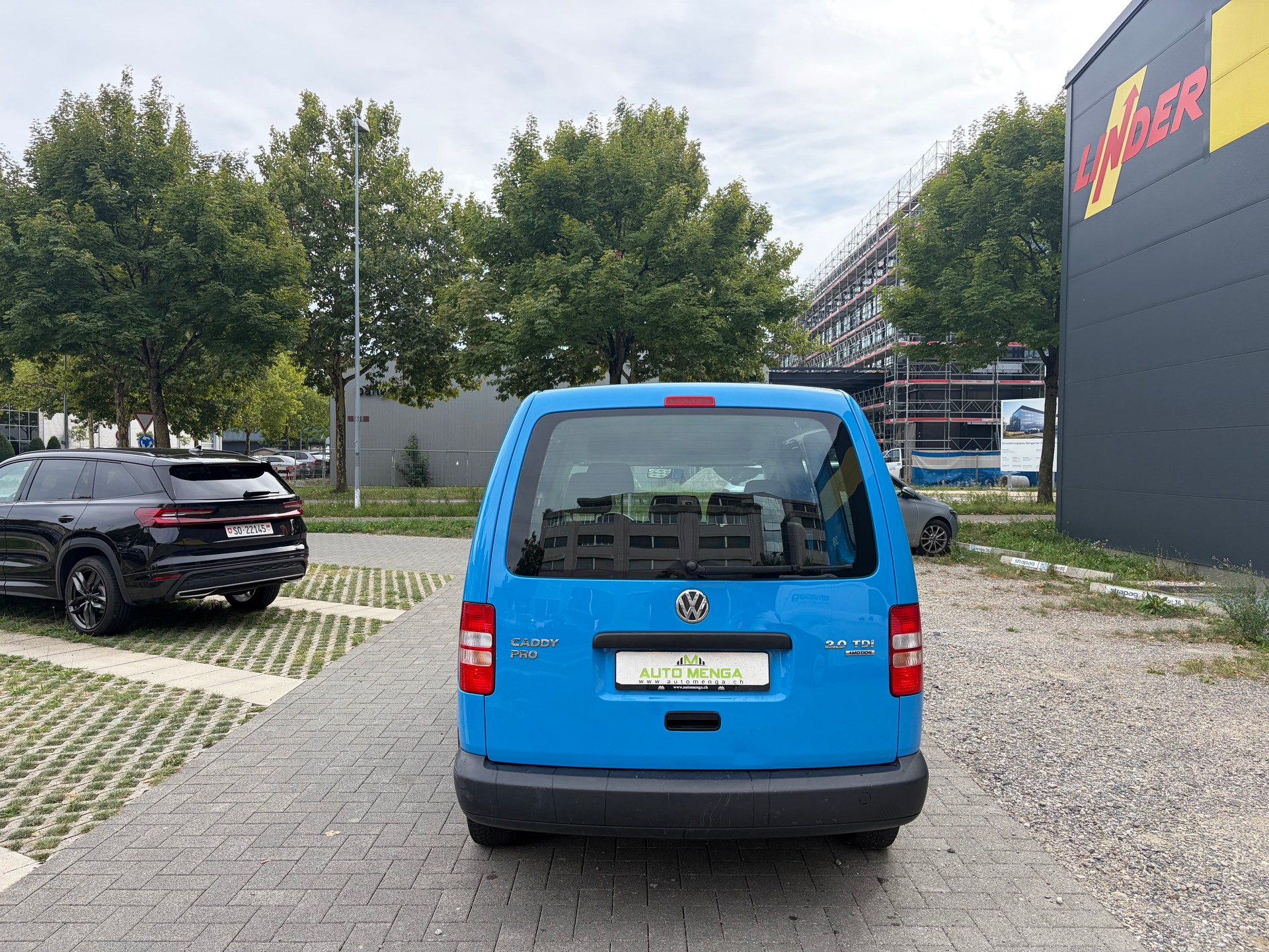 VW Caddy Maxi 2.0 TDI 4Motion-image-5